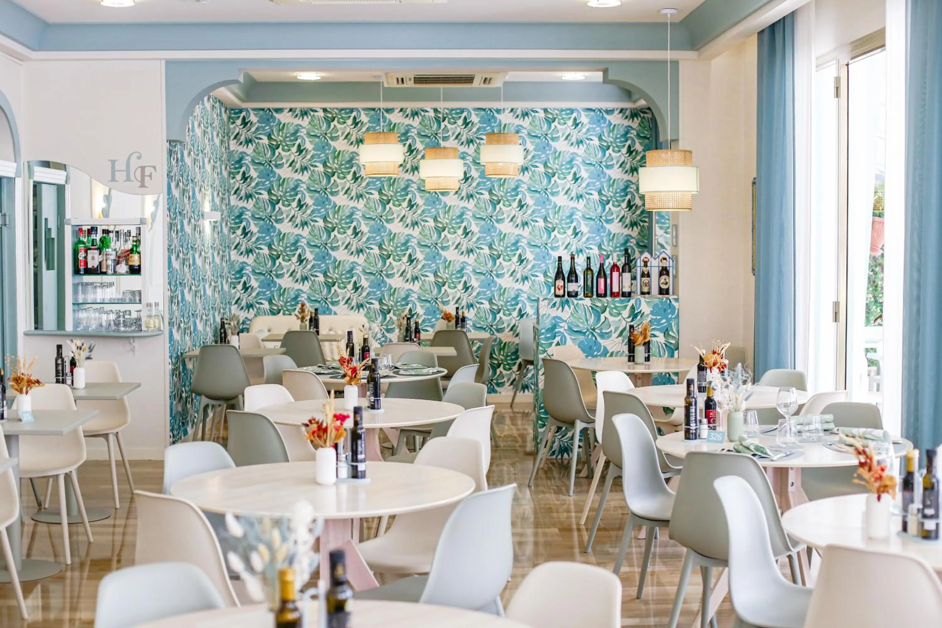 Restaurant/places to eat in Hotel Flora