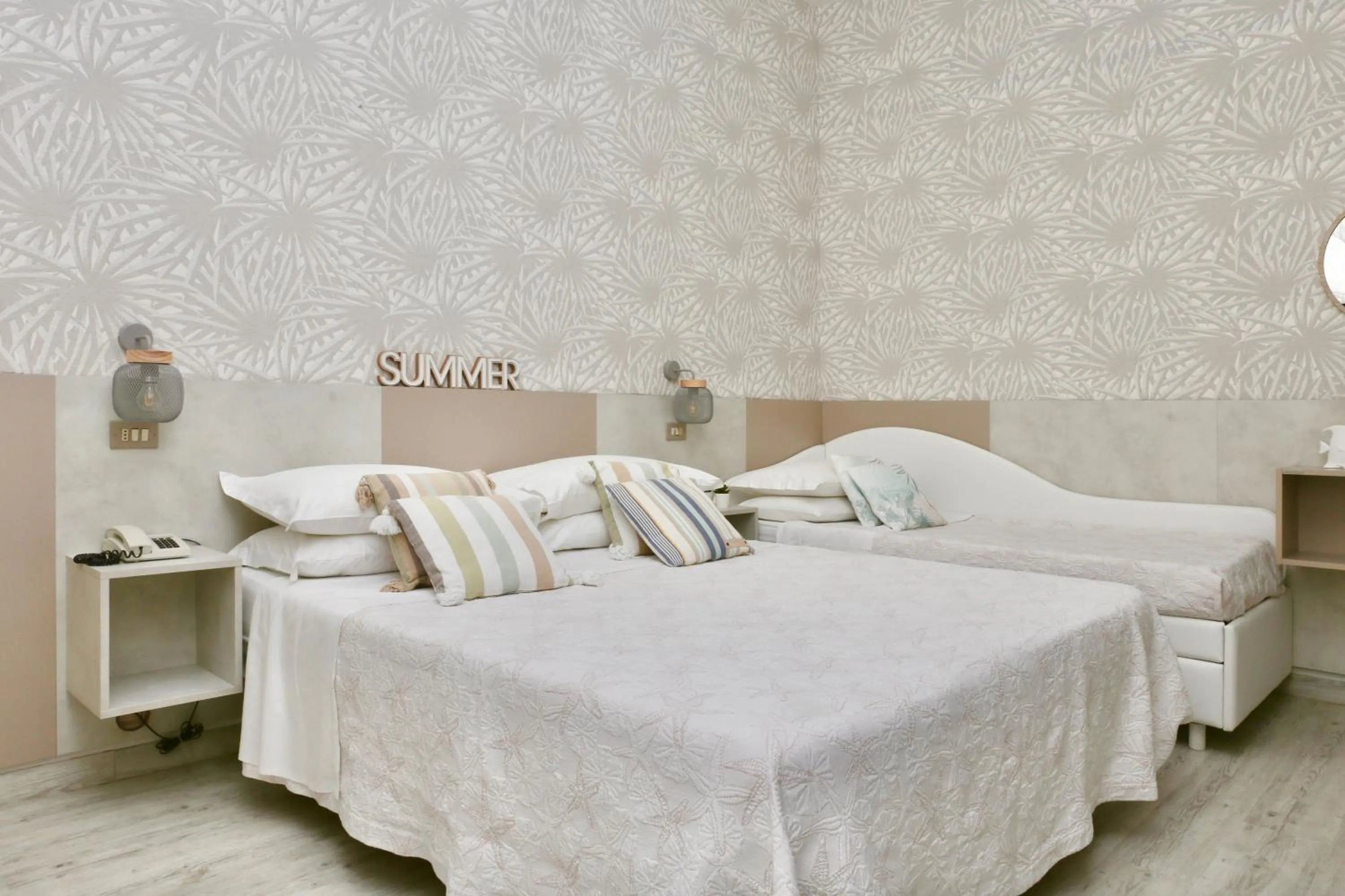 Photo of the whole room, Bed in Hotel Flora