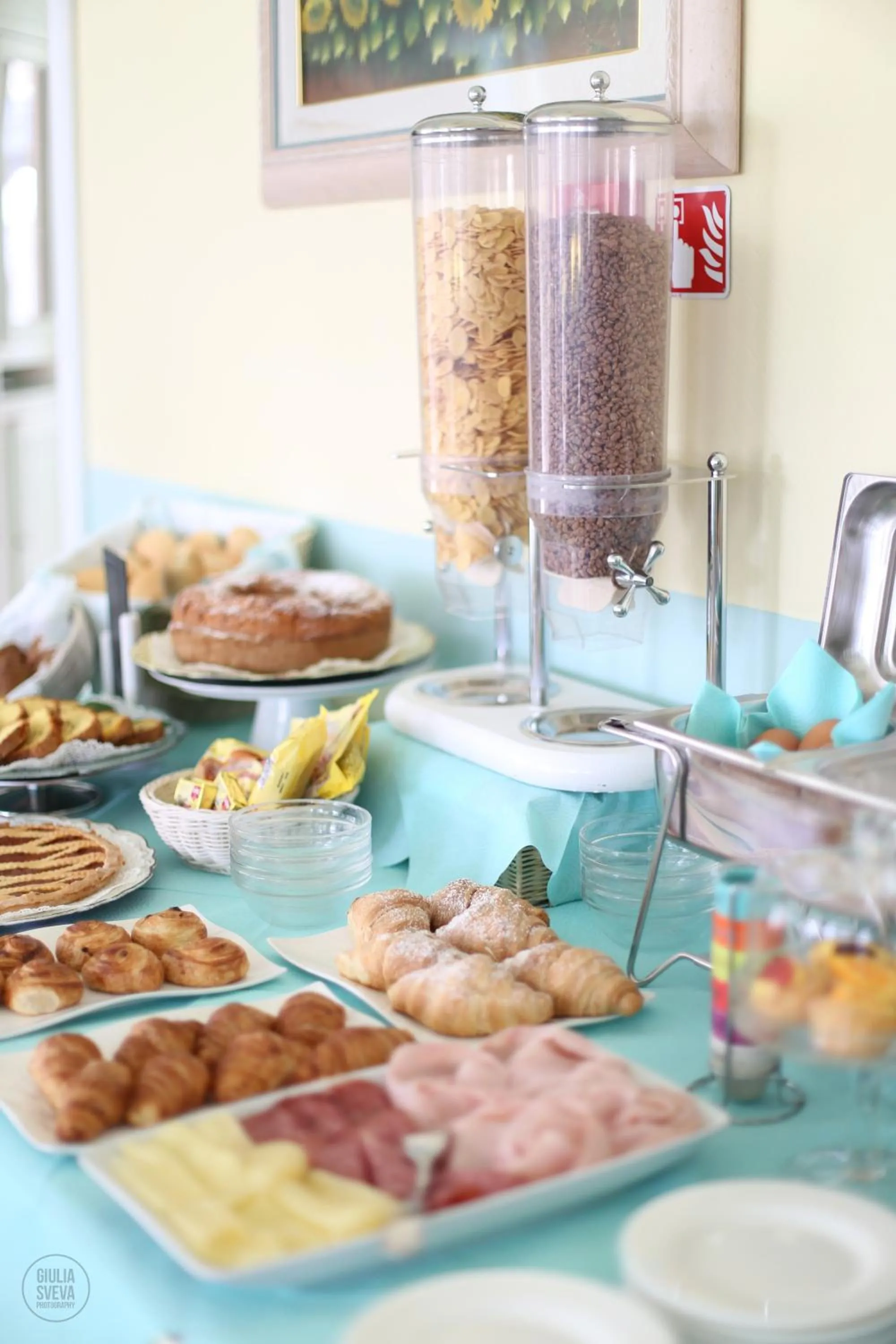 Buffet breakfast in Hotel Flora