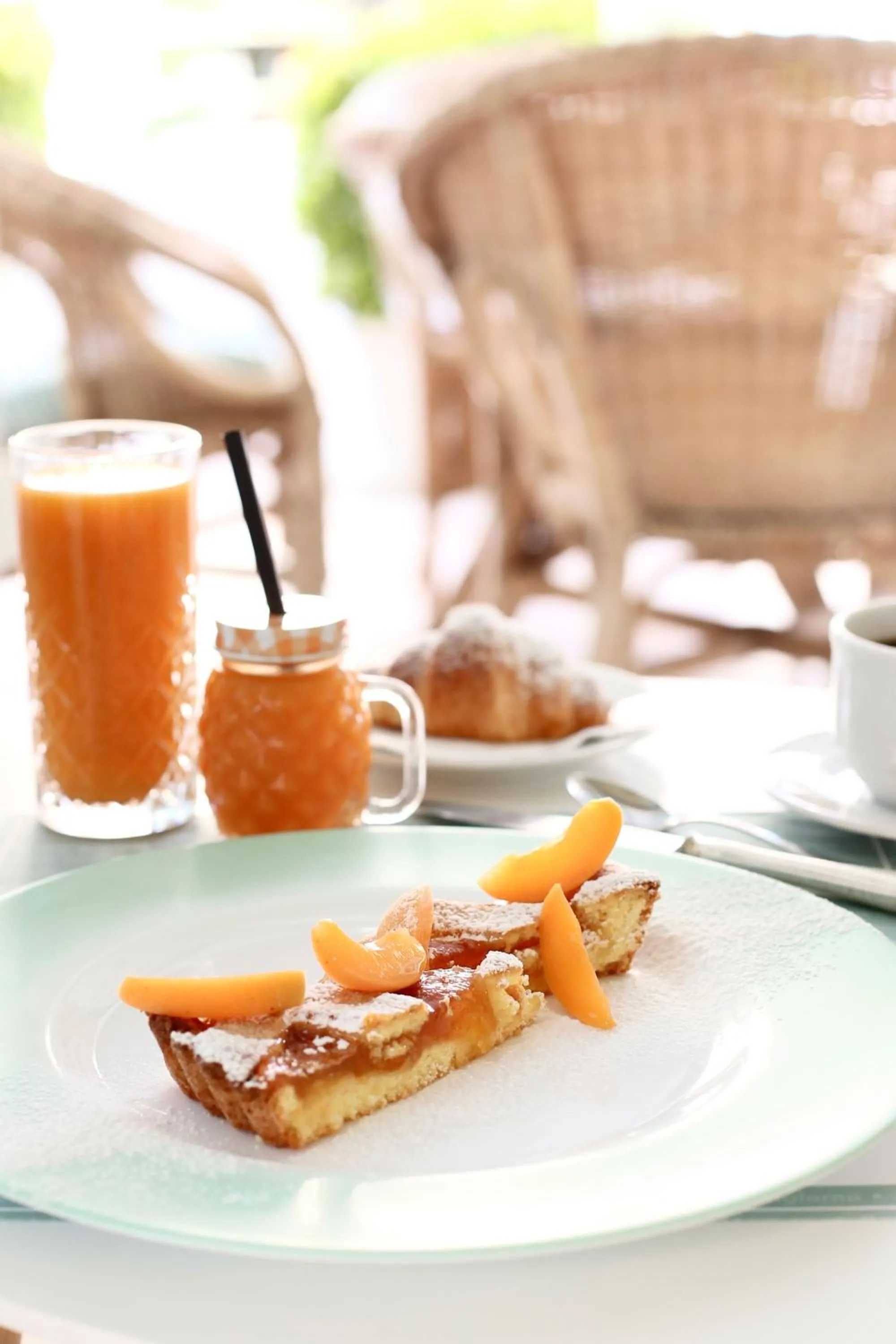 Food and drinks in Hotel Flora