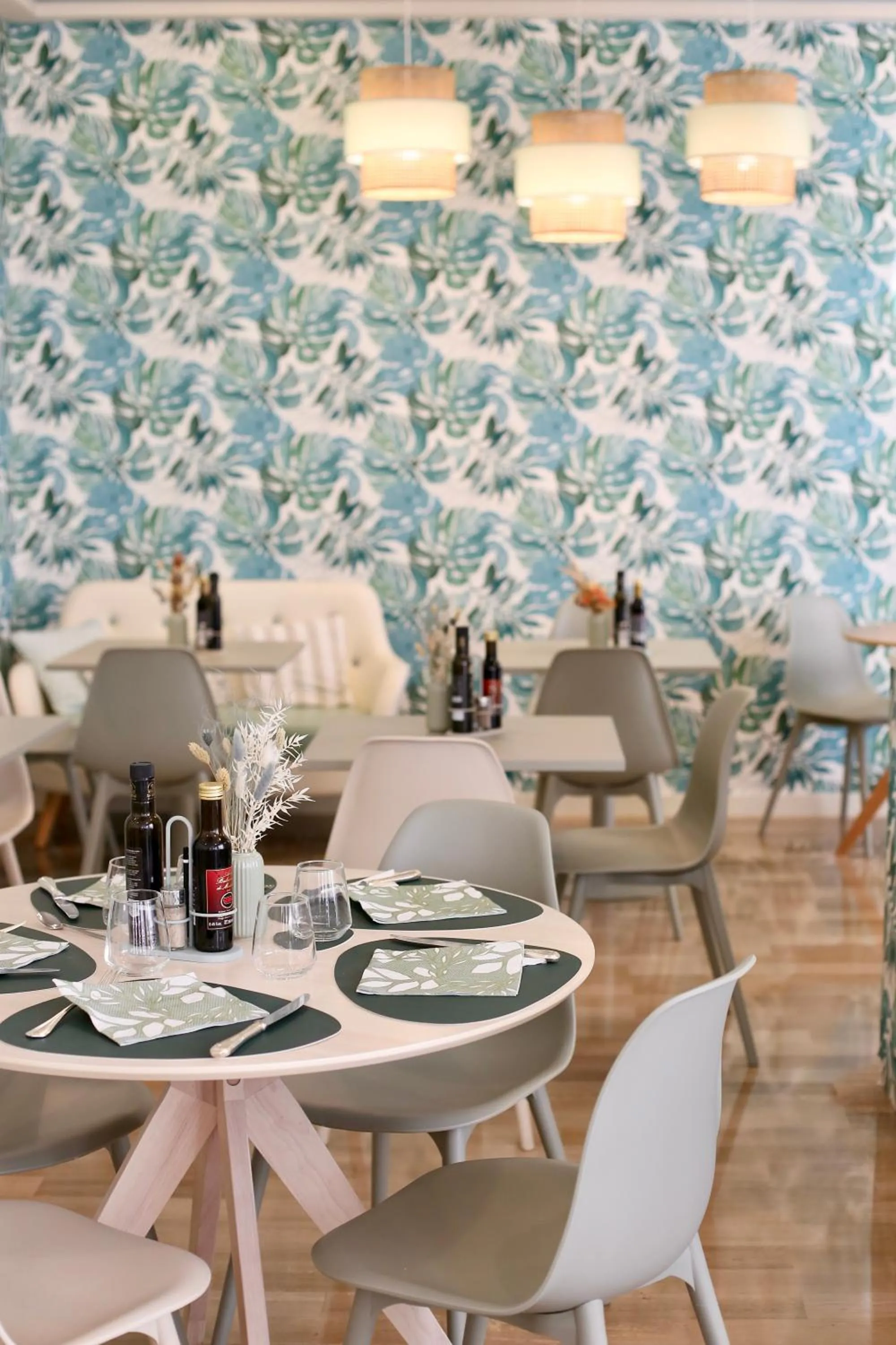 Restaurant/places to eat in Hotel Flora