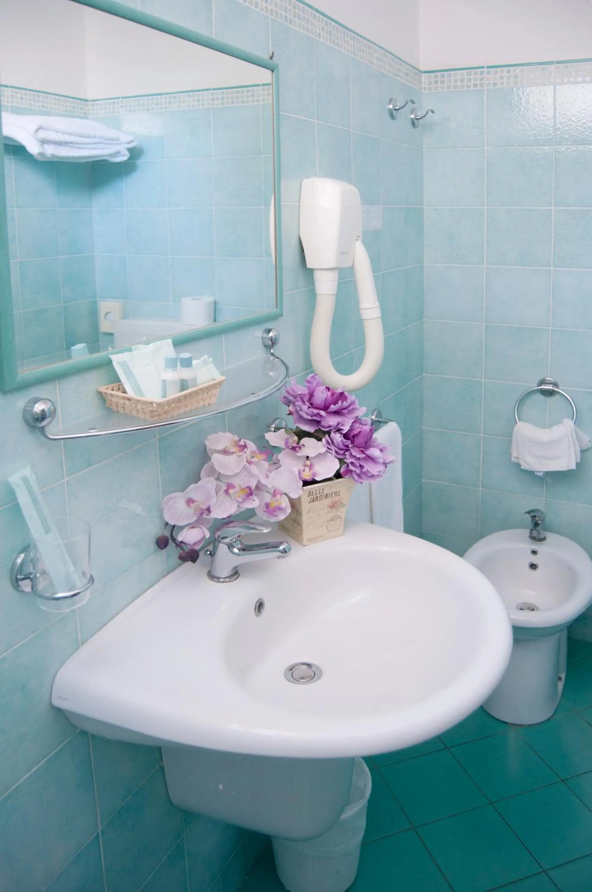 Bathroom in Hotel Flora