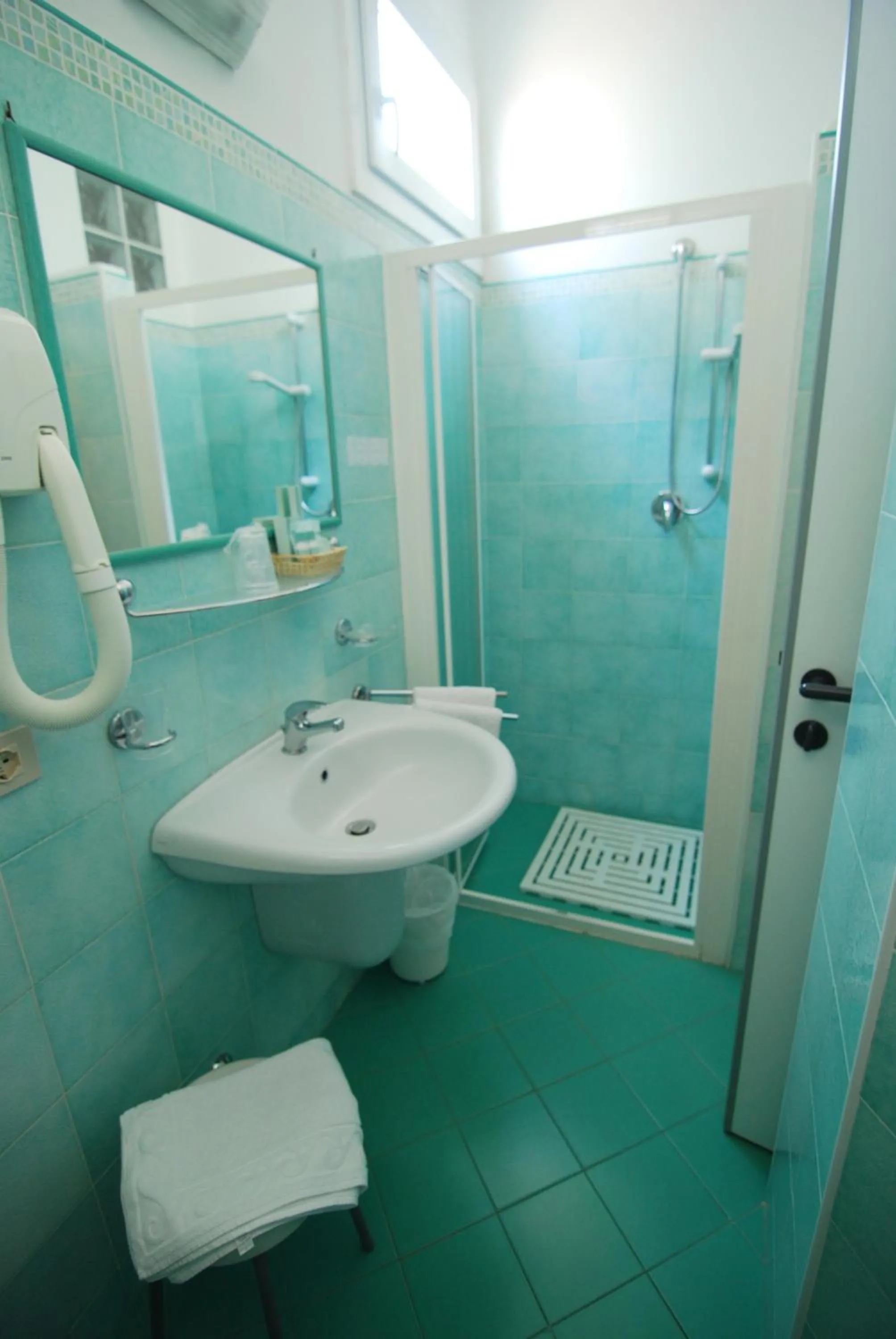 Shower in Hotel Flora