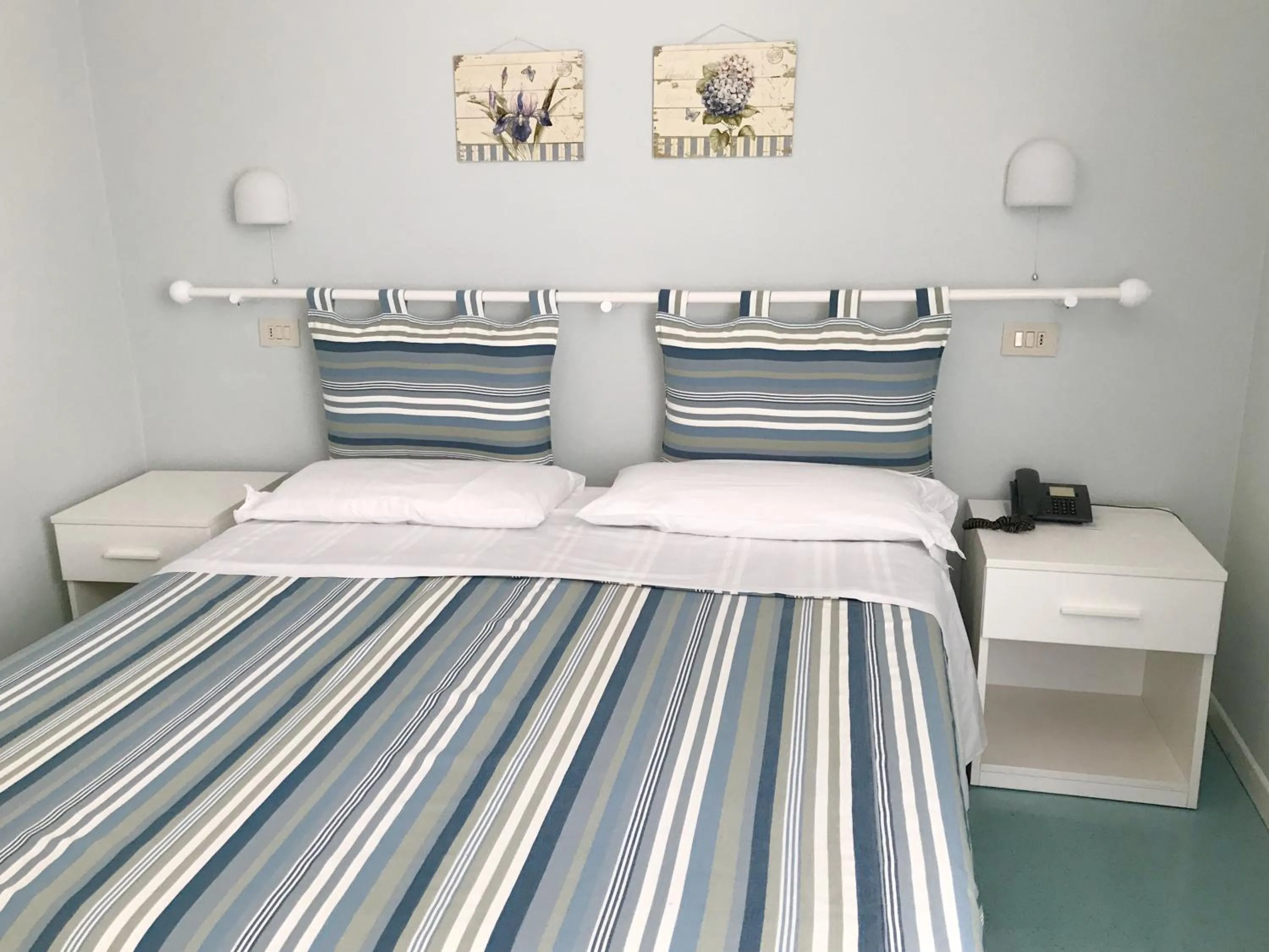 Photo of the whole room, Bed in Hotel Flora