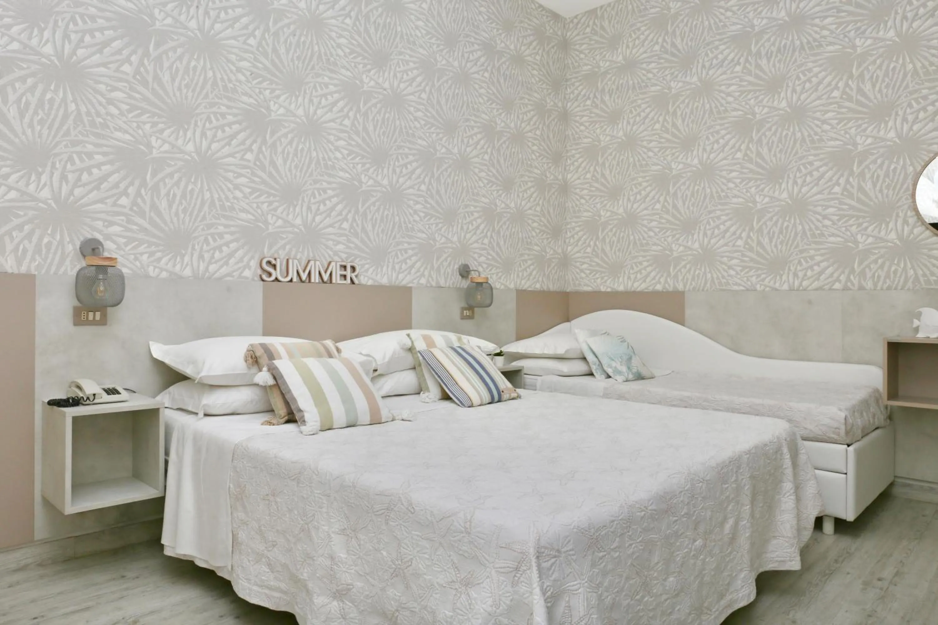 Bedroom, Bed in Hotel Flora