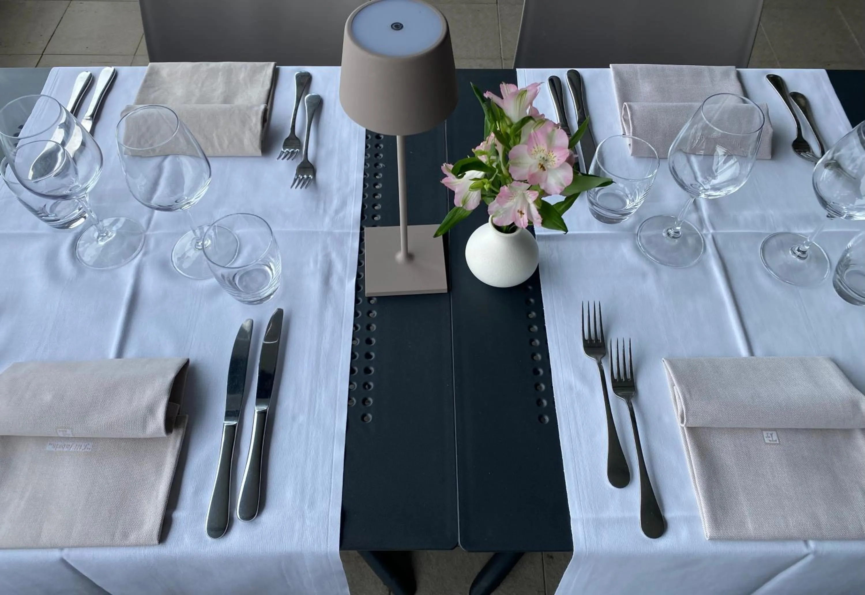 Restaurant/places to eat in Hotel Concorde