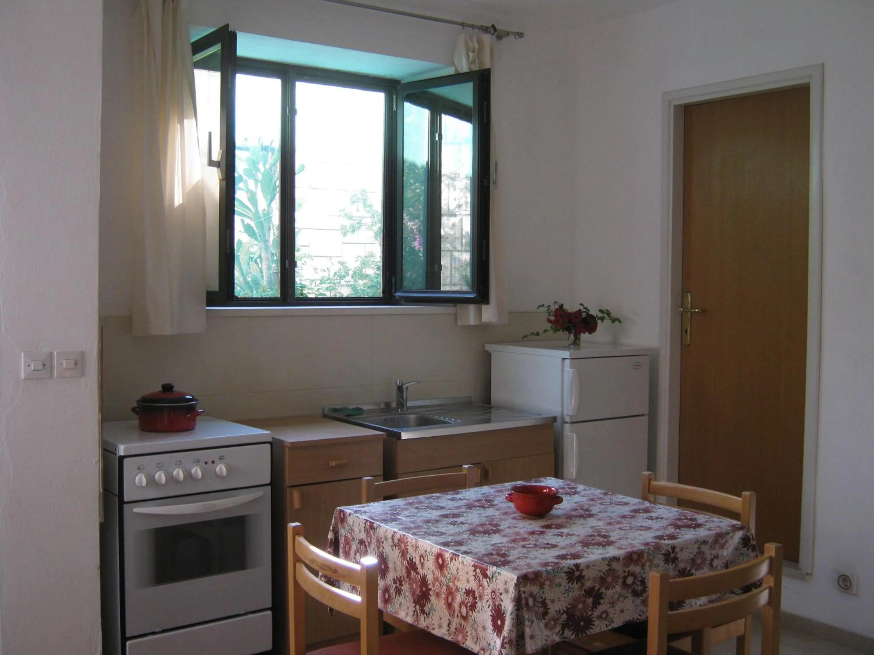 Dining area in Apartments and Rooms Artemida