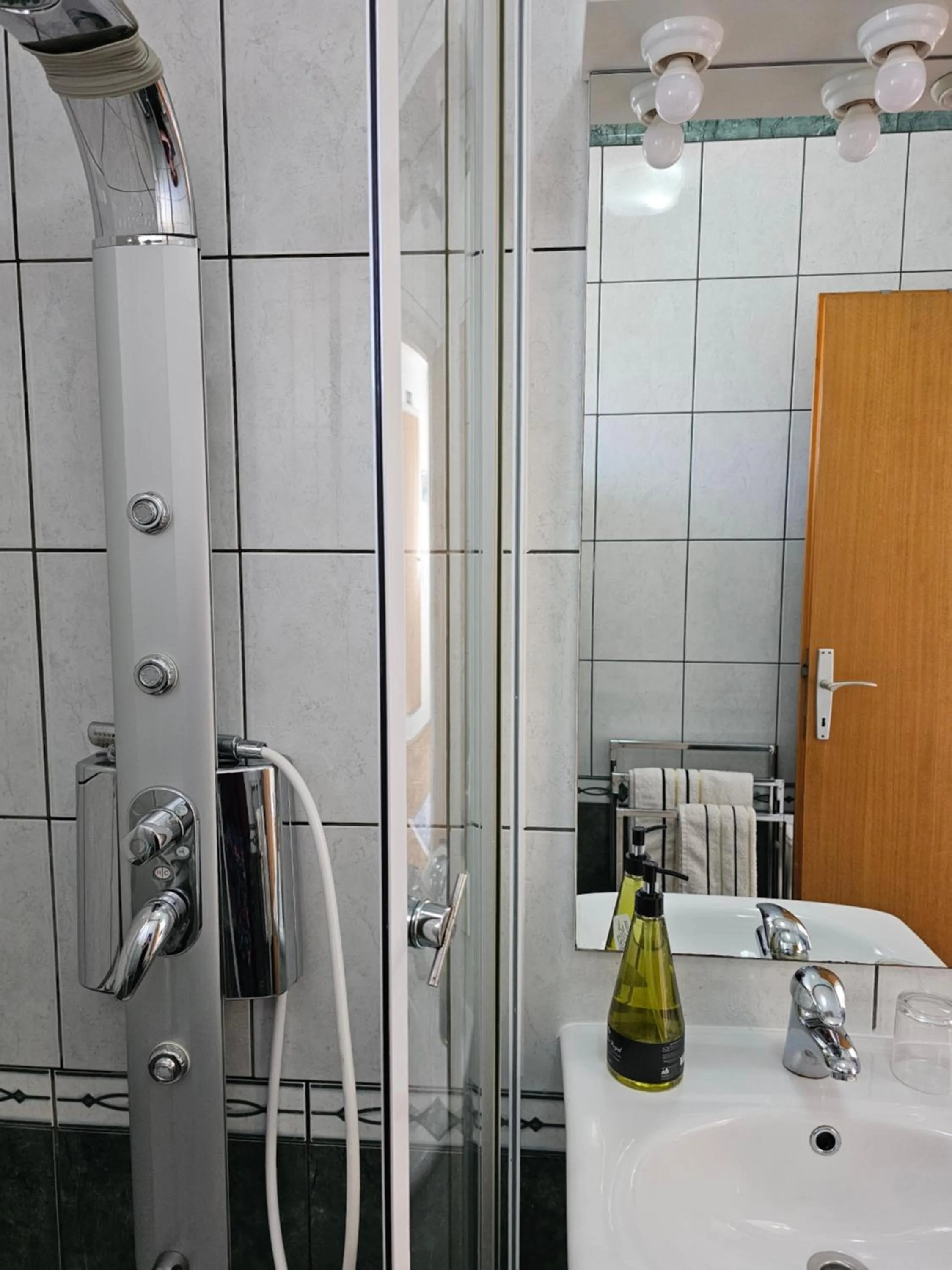 Adria Apartments and Rooms