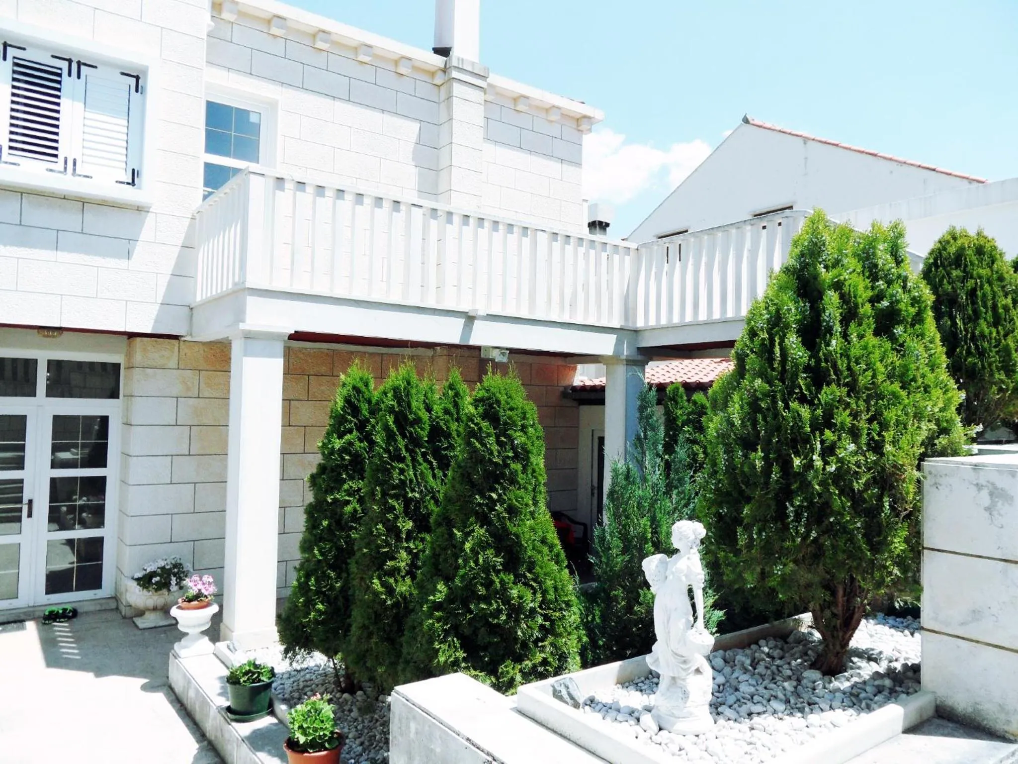 Property building in Adria Apartments and Rooms