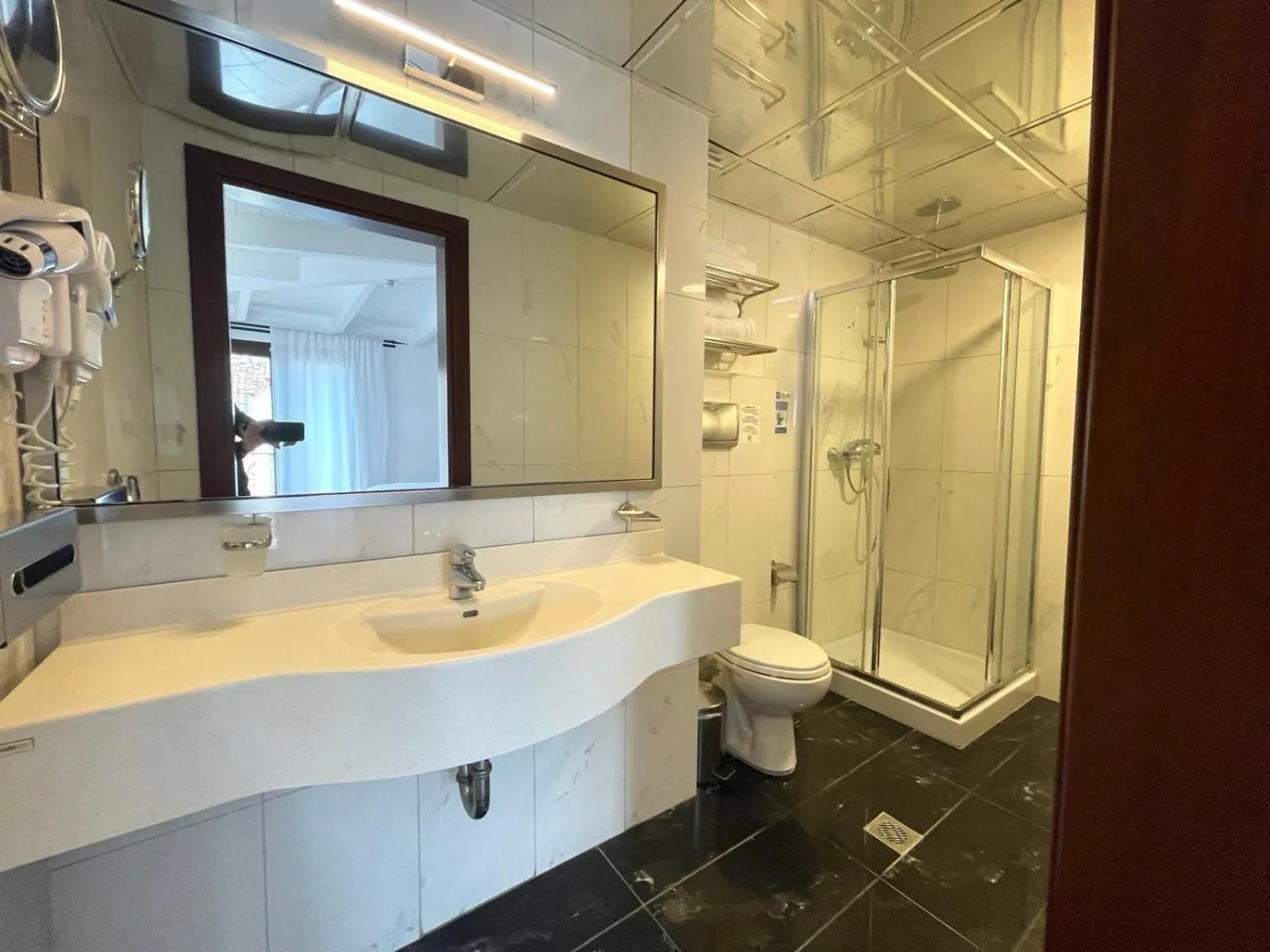 Bathroom in Hotel Acropol