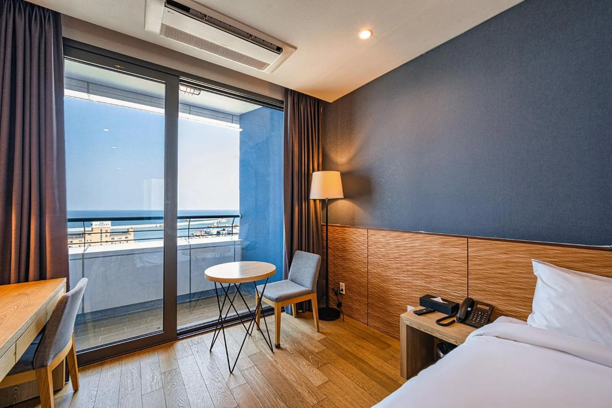 Natural landscape, Bed in SL Hotel Gangneung