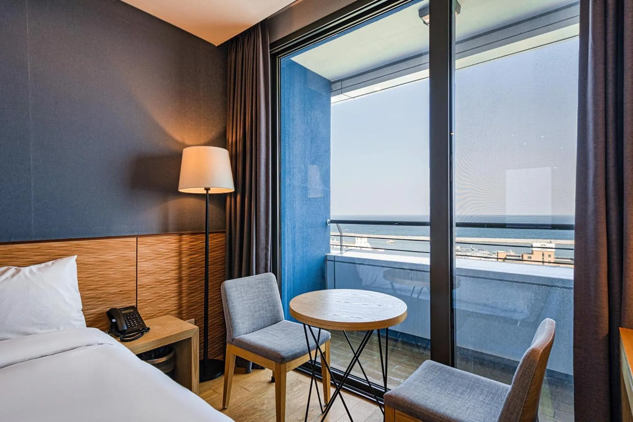 Natural landscape, Bed in SL Hotel Gangneung