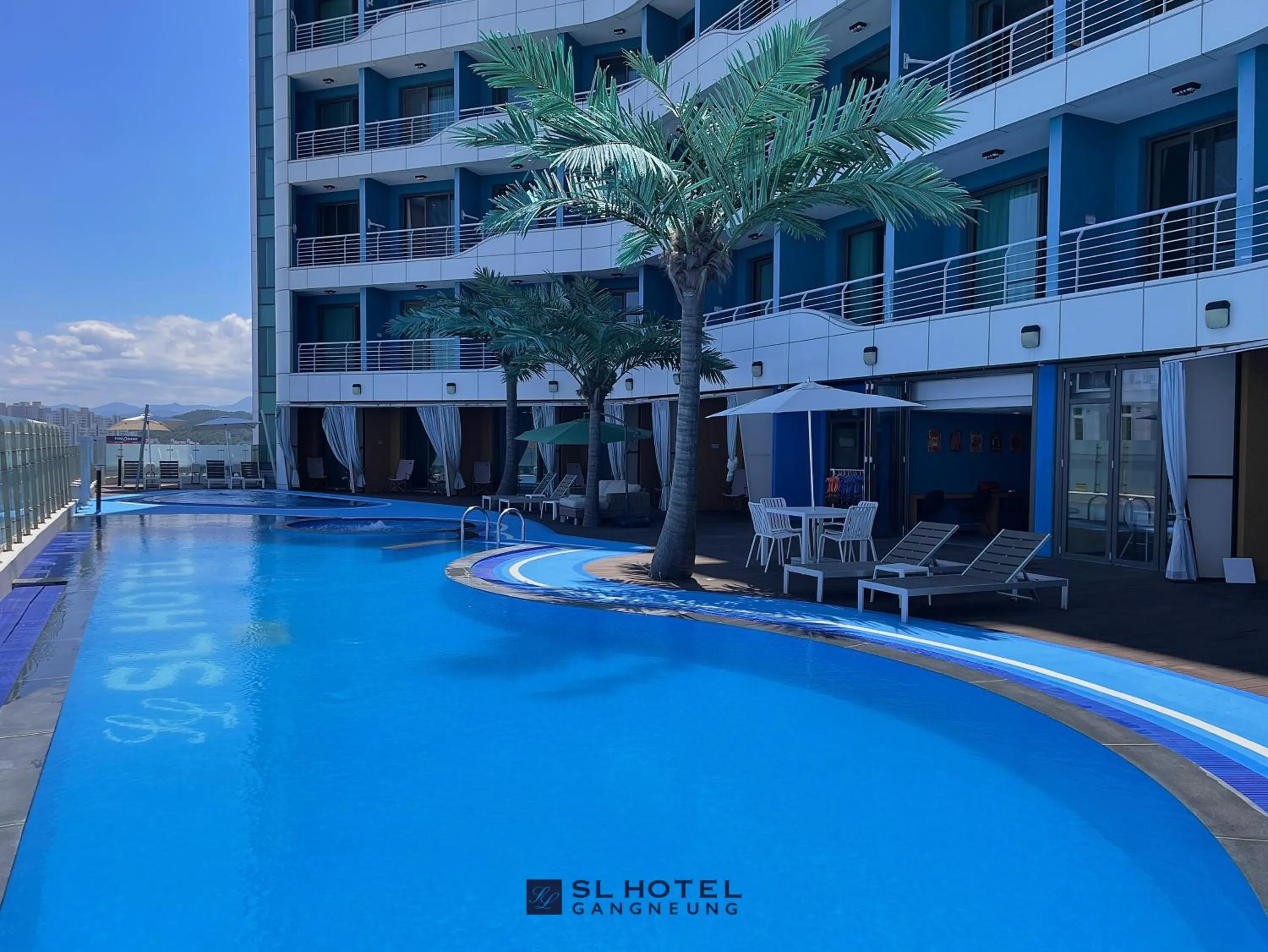 Swimming pool in SL Hotel Gangneung