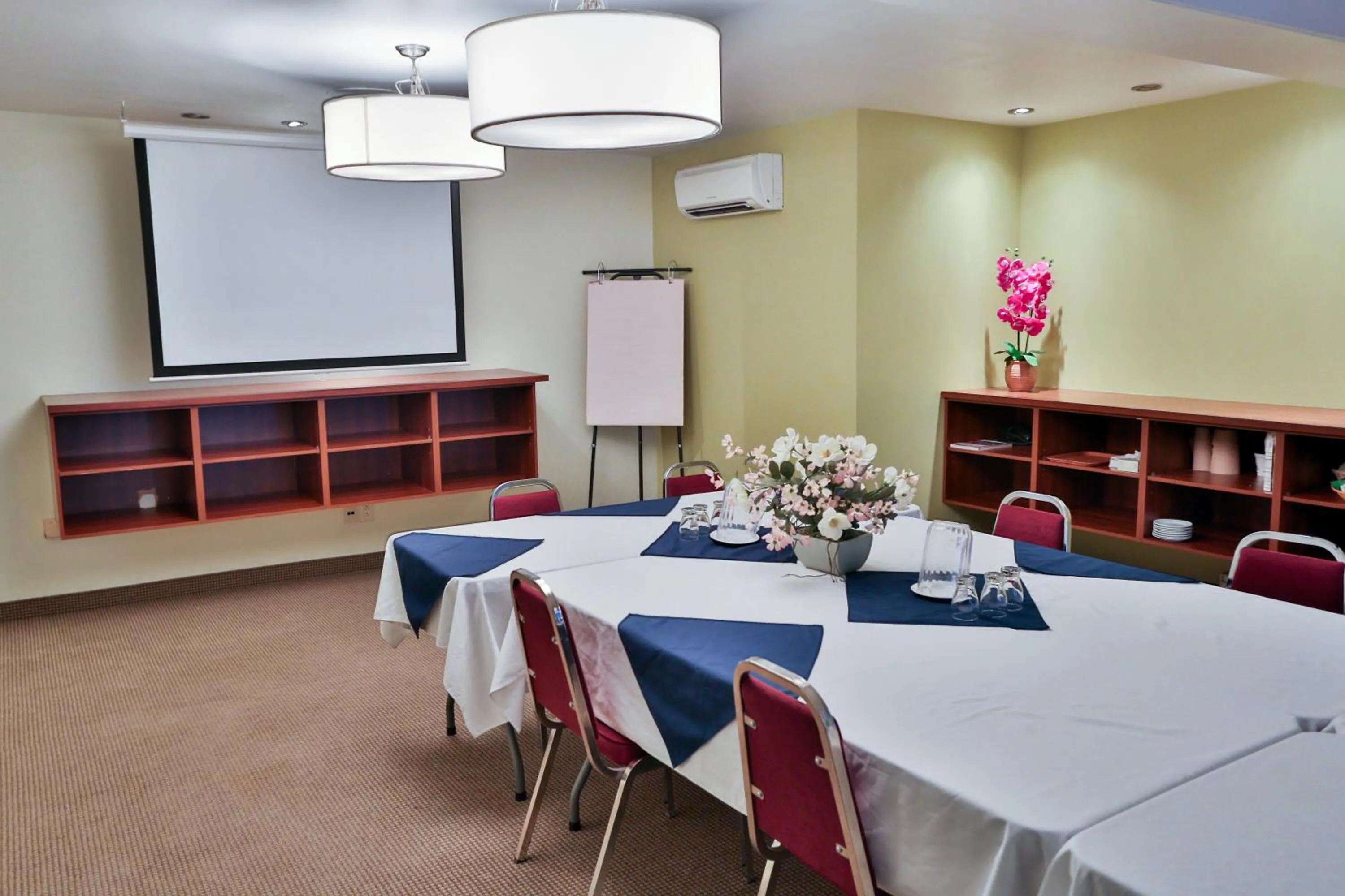 Meeting/conference room in Hotel Le Versailles