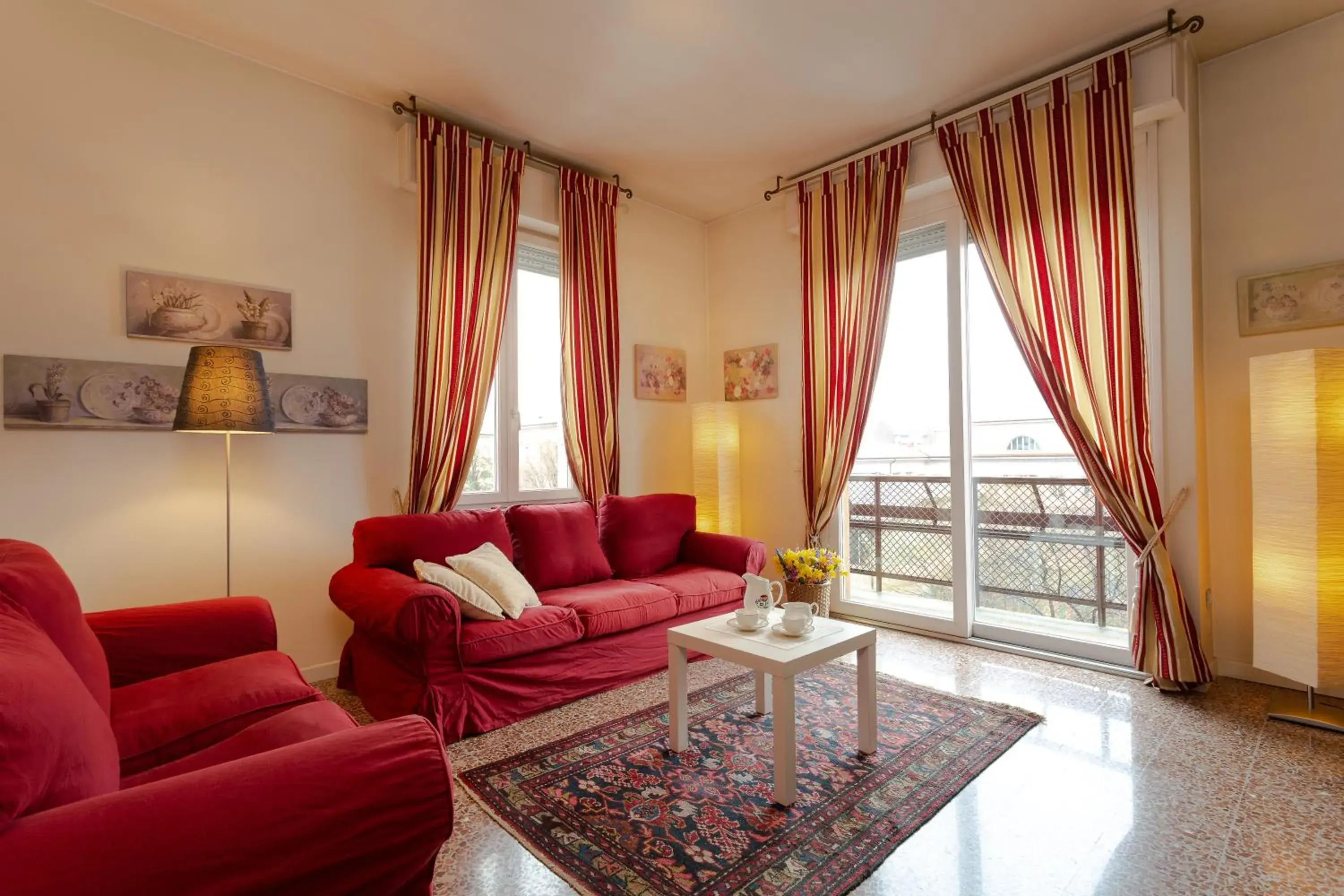 Two-Bedroom Apartment with Balcony - Via Camozzi 106 in La Castellana Two-Bedroom Apartment with Balcony - Via Camozzi 106 in La Castellana