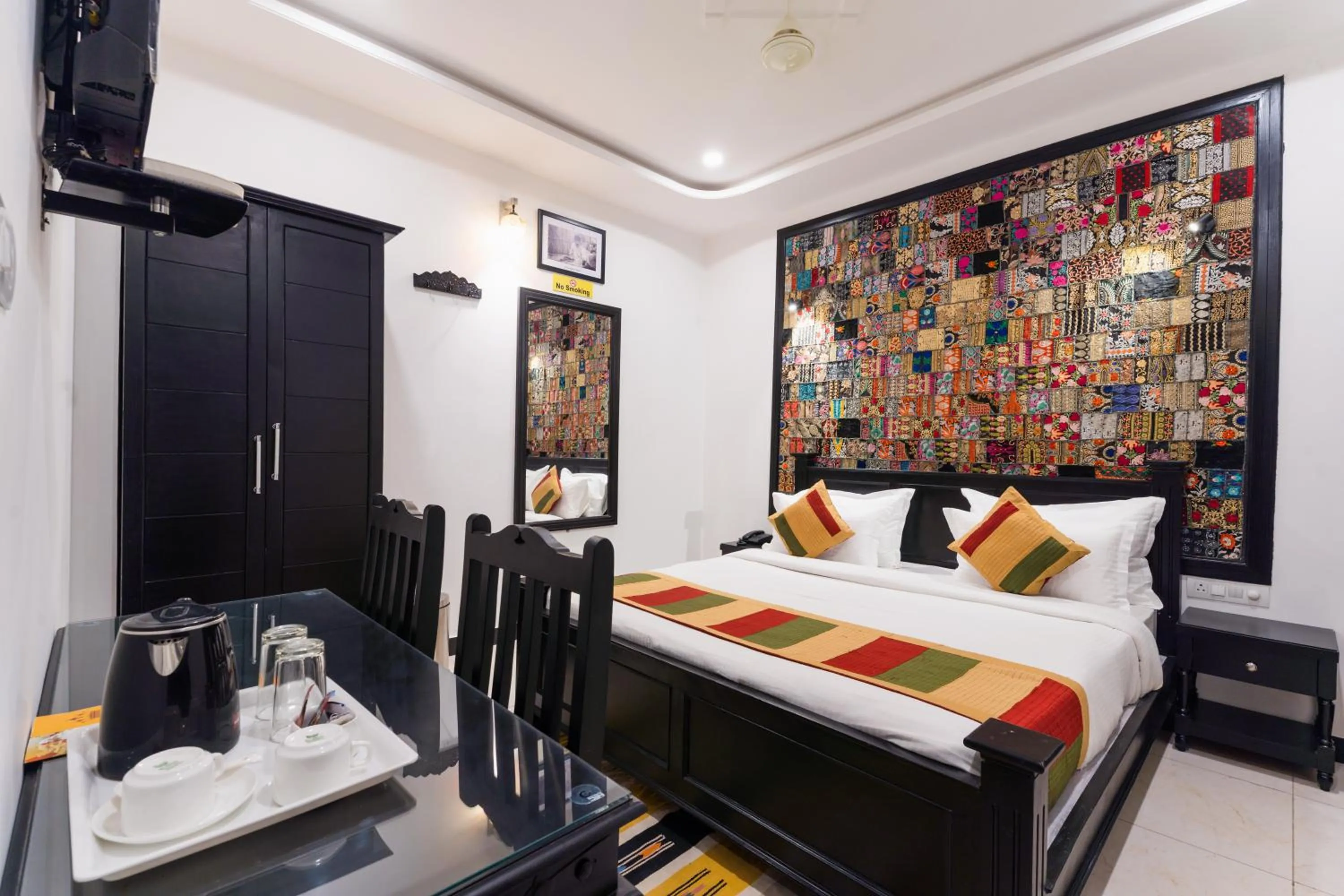 Photo of the whole room, Bed in The Legend Haveli