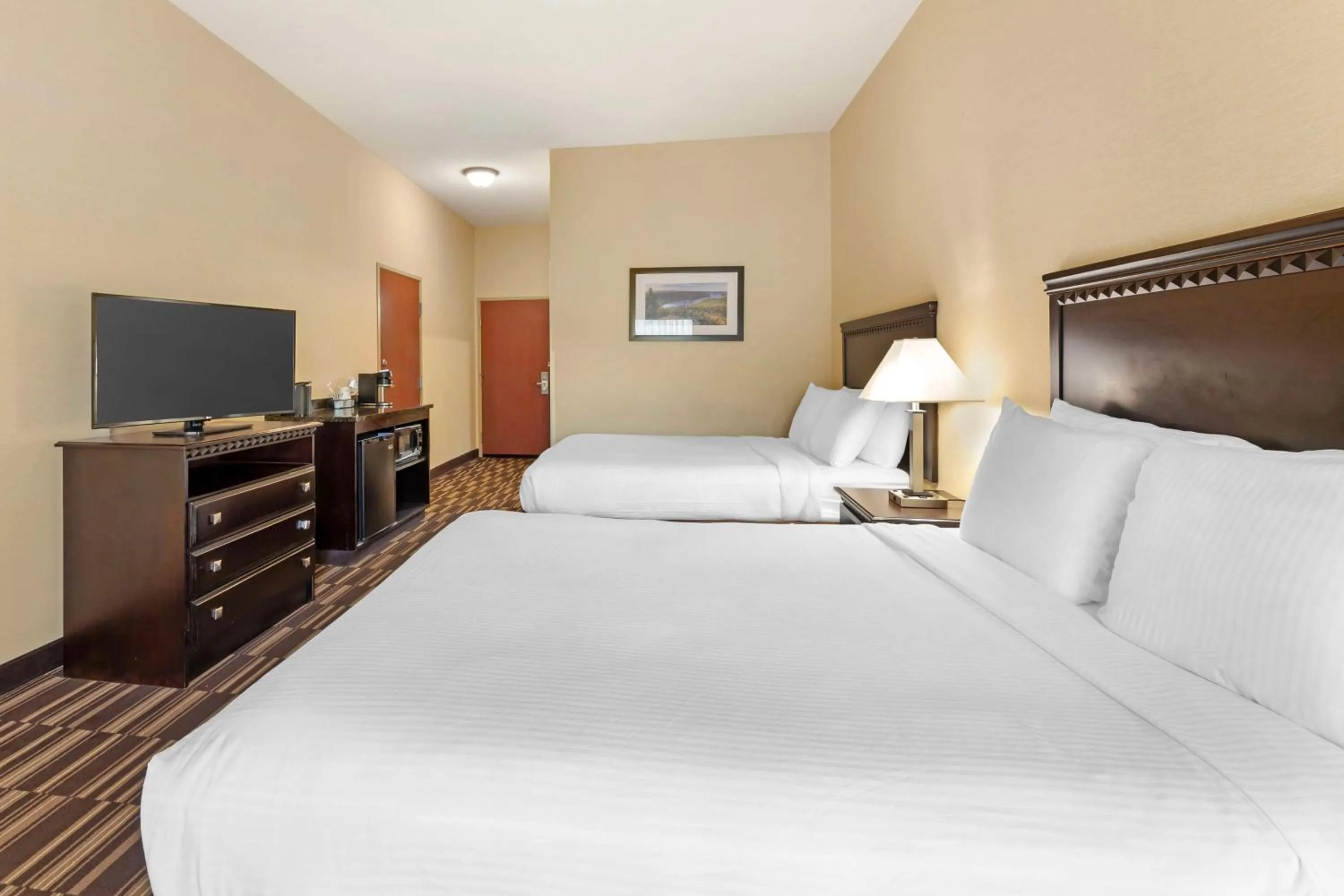 Bedroom, Bed in Best Western PLUS Victor Inn & Suites