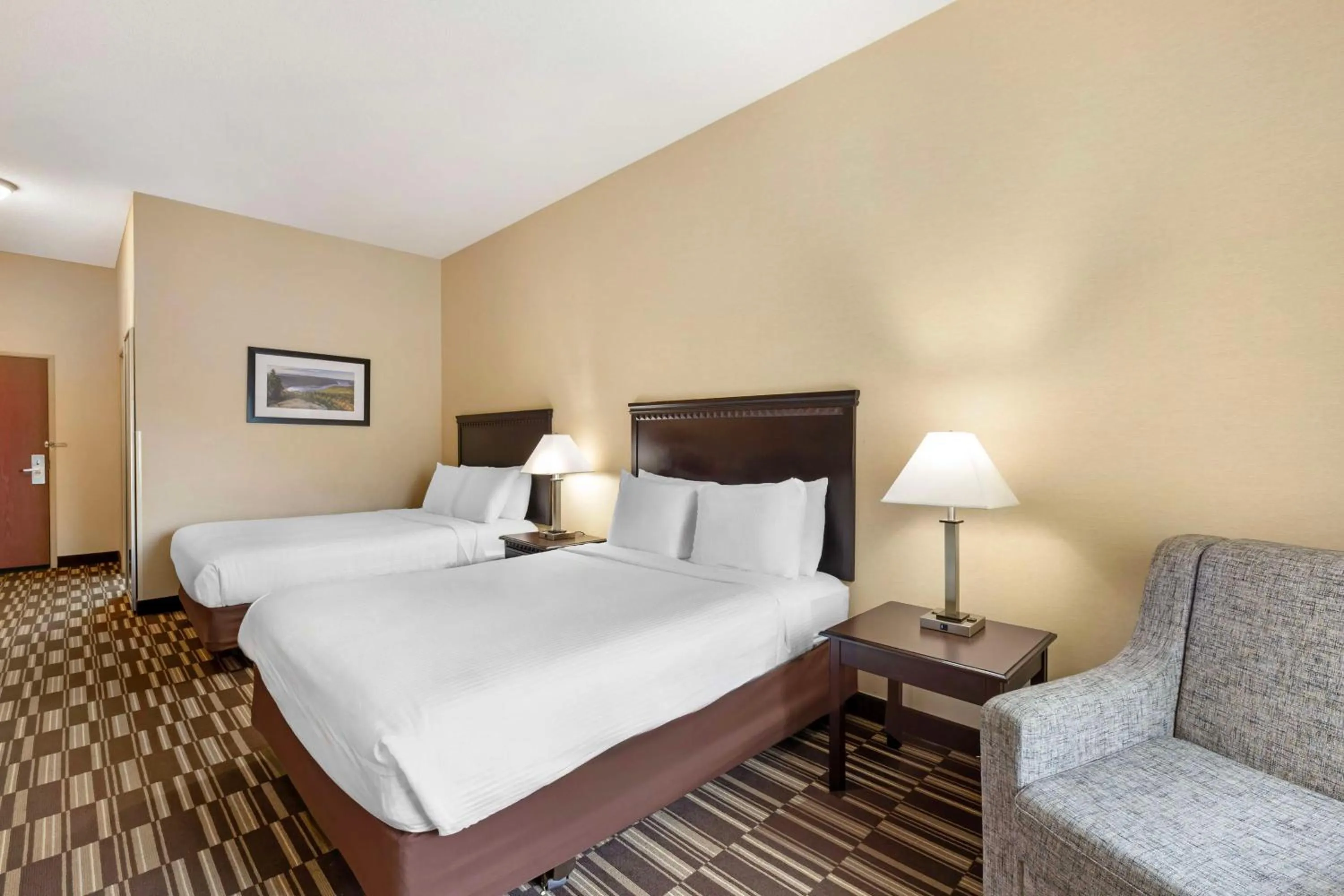 Bedroom, Bed in Best Western PLUS Victor Inn & Suites