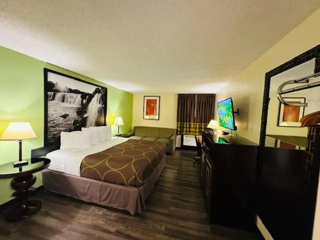 Bedroom, Bed in Super 8 by Wyndham Branson By Andy Williams Theatre