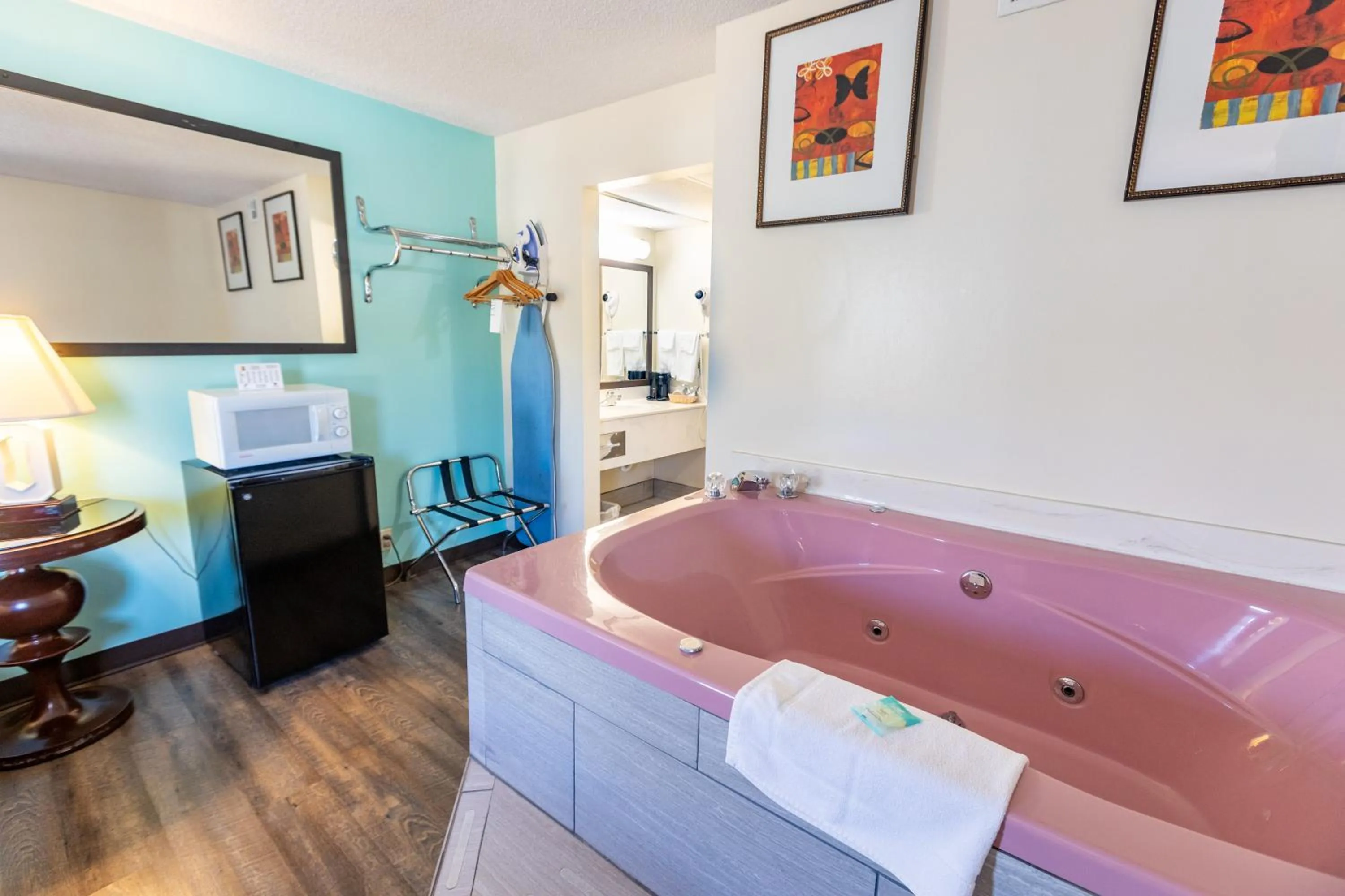 Hot Tub in Super 8 by Wyndham Branson By Andy Williams Theatre