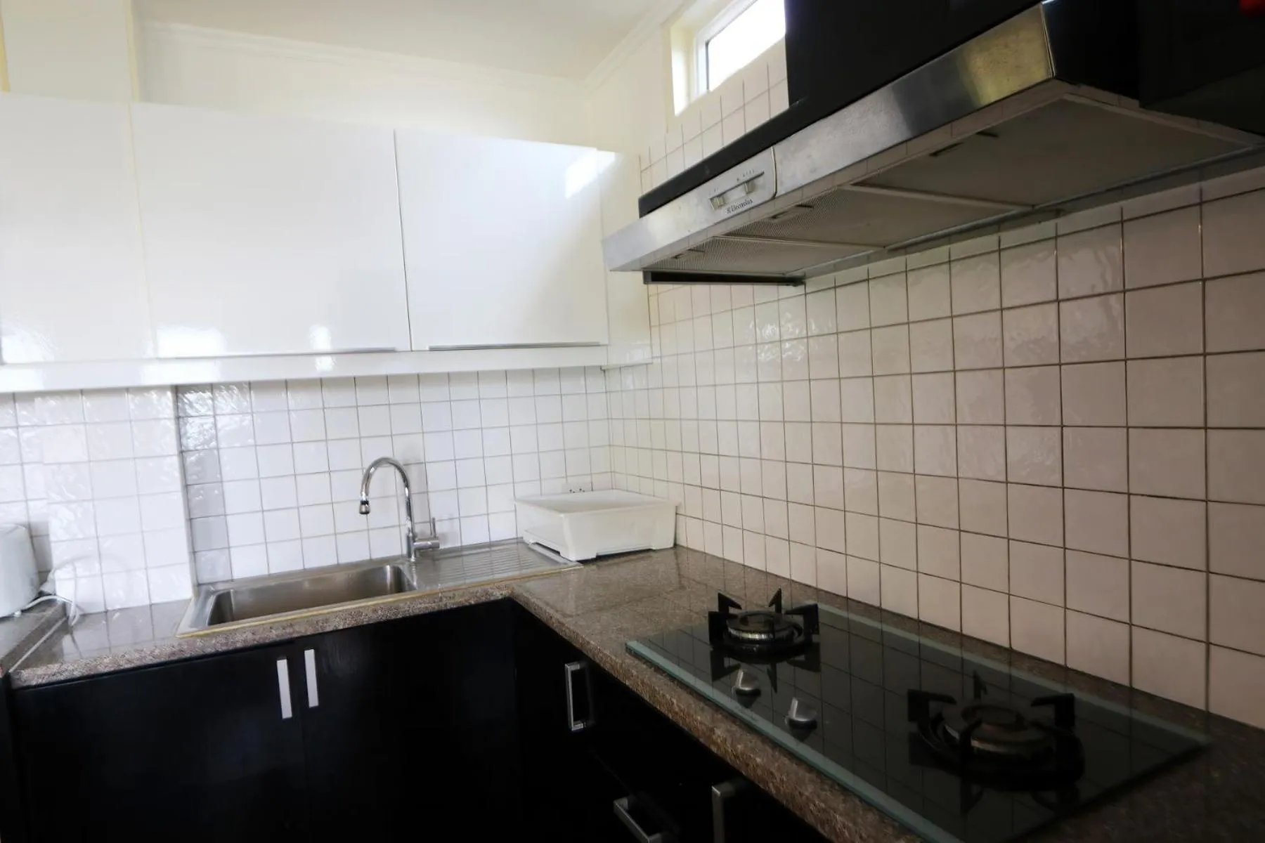 dishwasher in White Flower Lanta