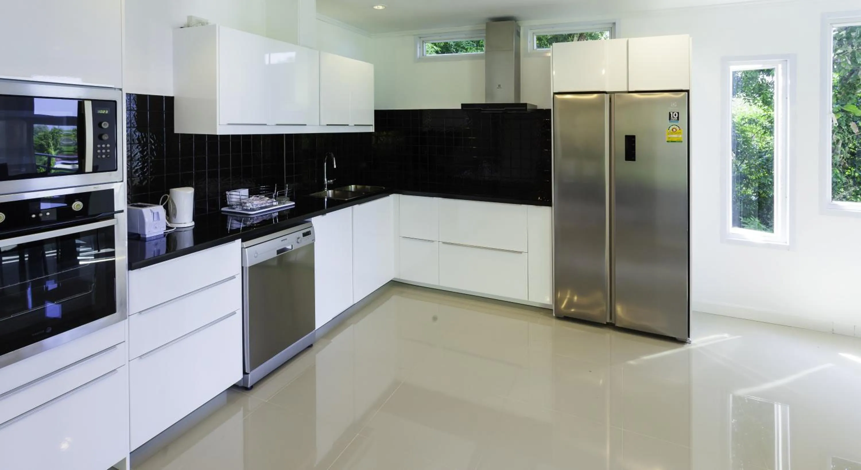 Kitchen or kitchenette in White Flower Lanta