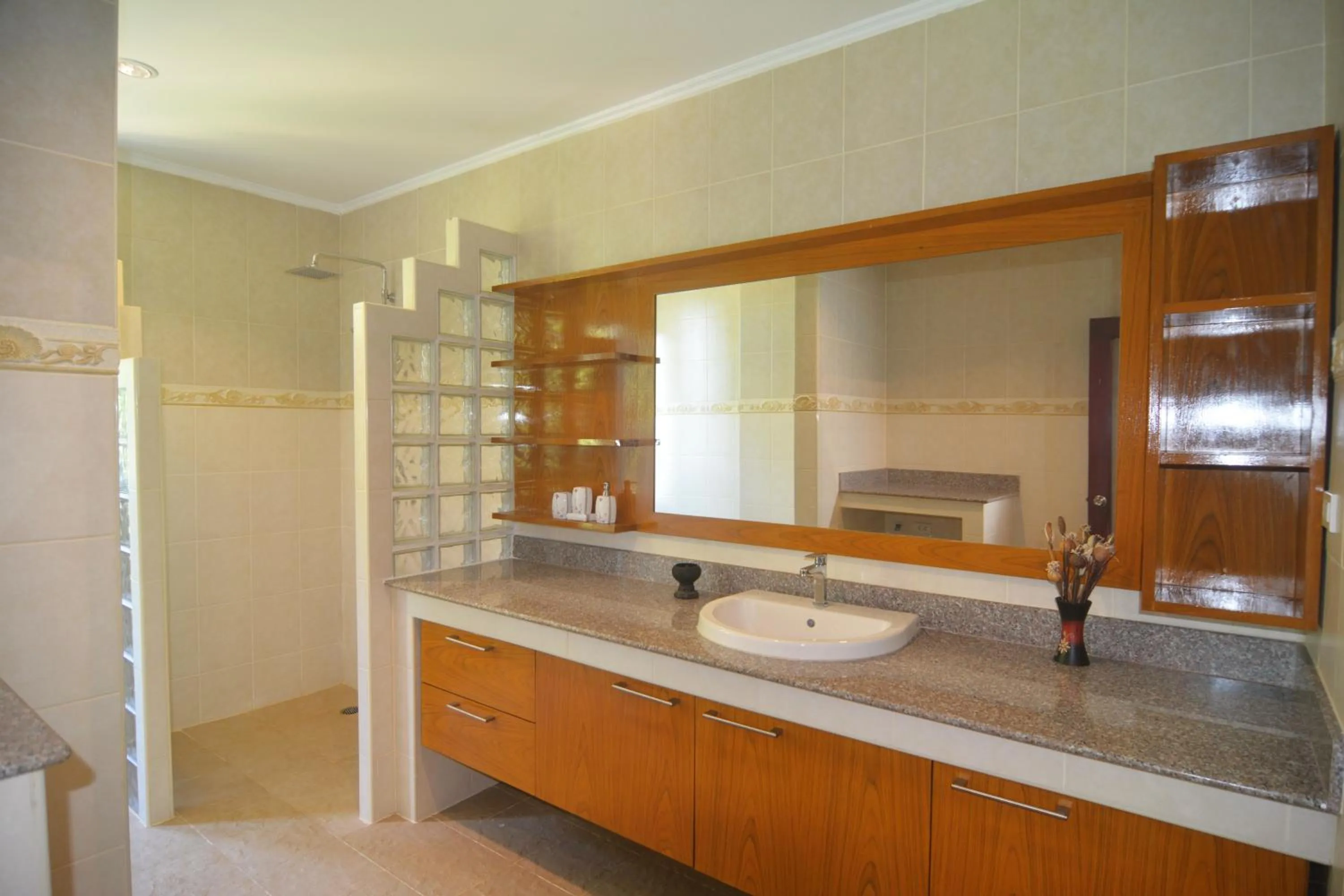 Shower in White Flower Lanta