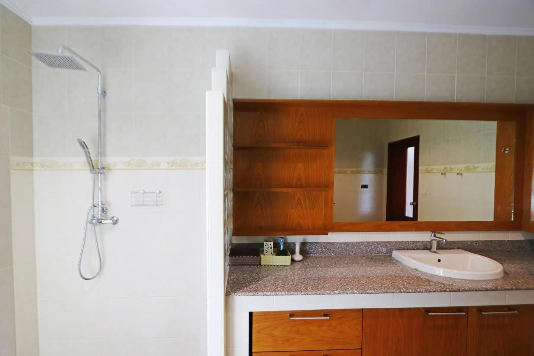 Shower in White Flower Lanta