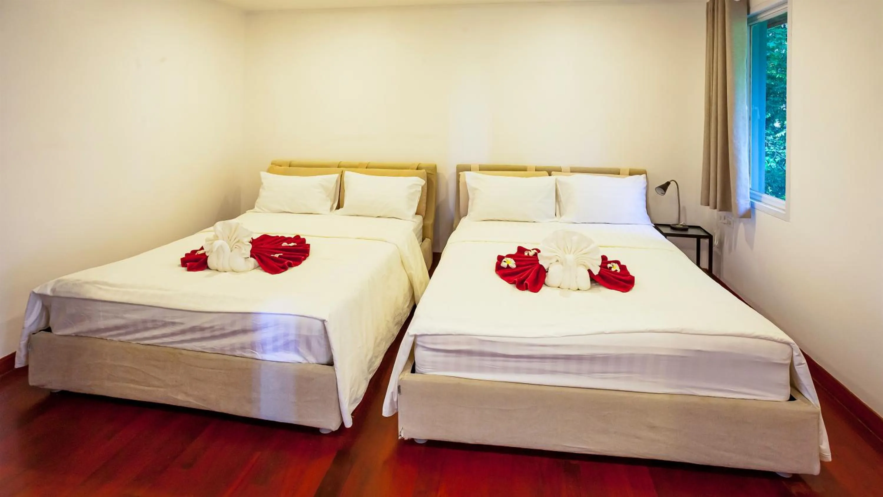 Bedroom, Bed in White Flower Lanta