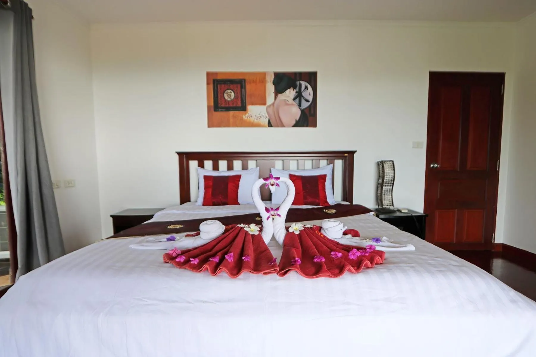 Bed in White Flower Lanta