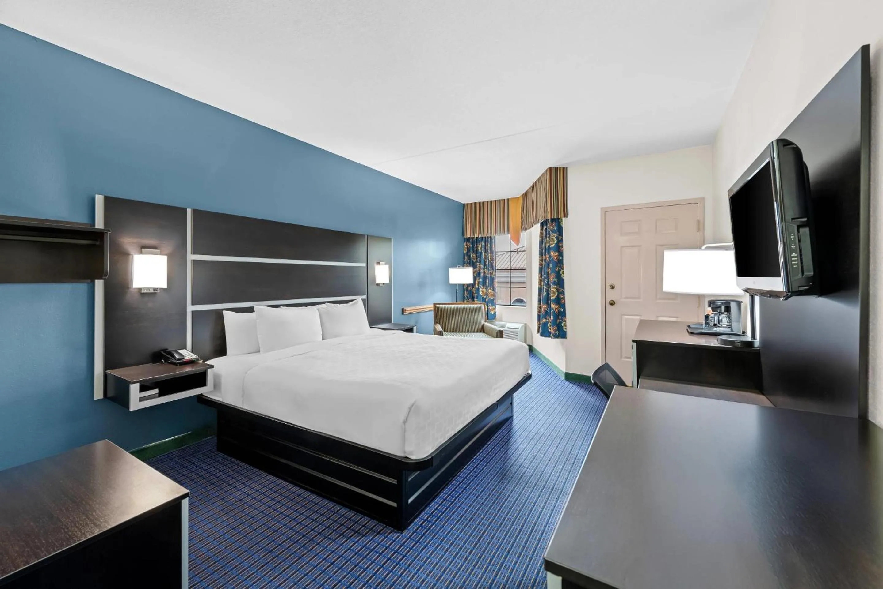 Bedroom, Bed in Clarion Inn Branson