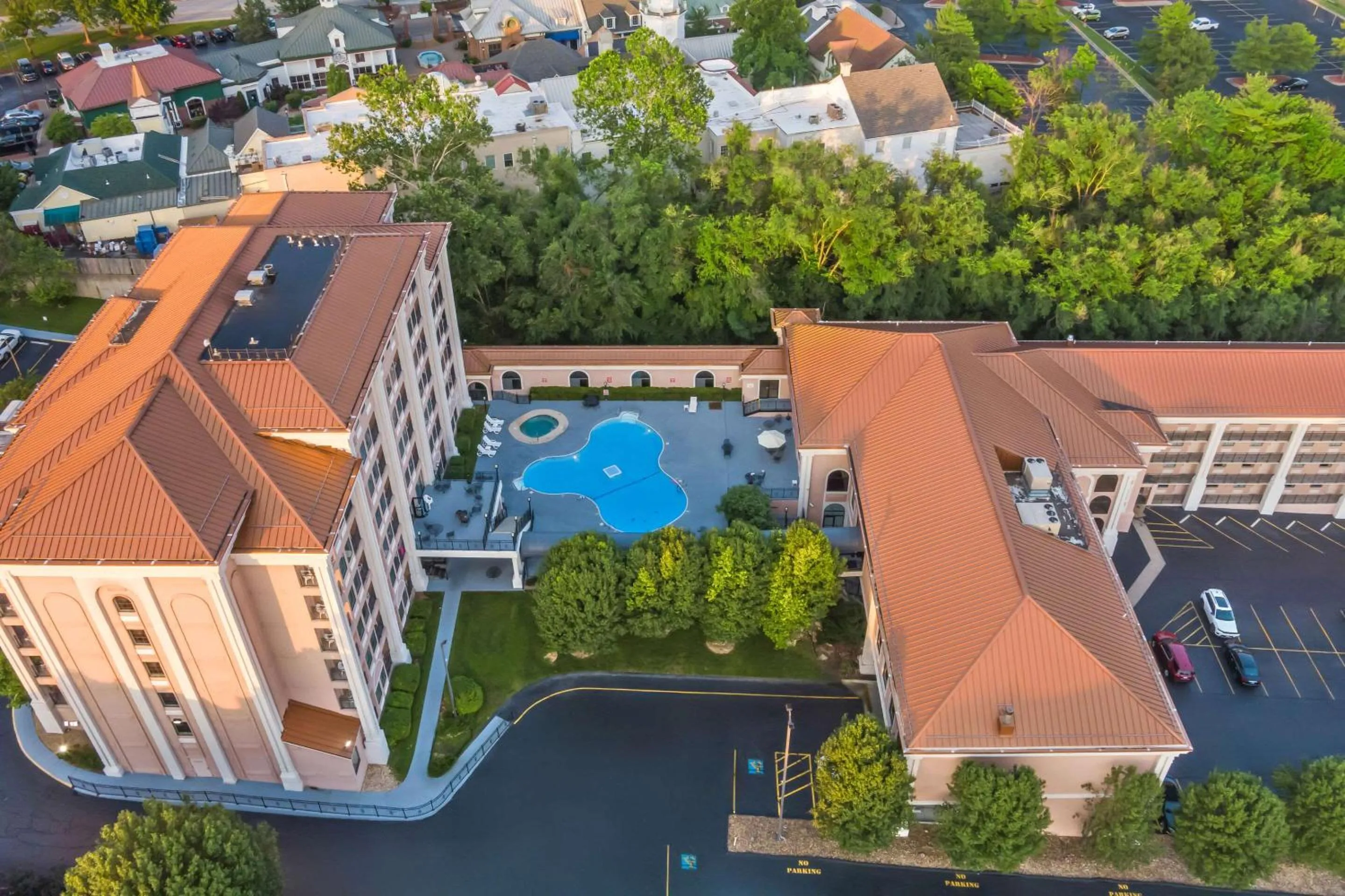 Property building in Clarion Inn Branson