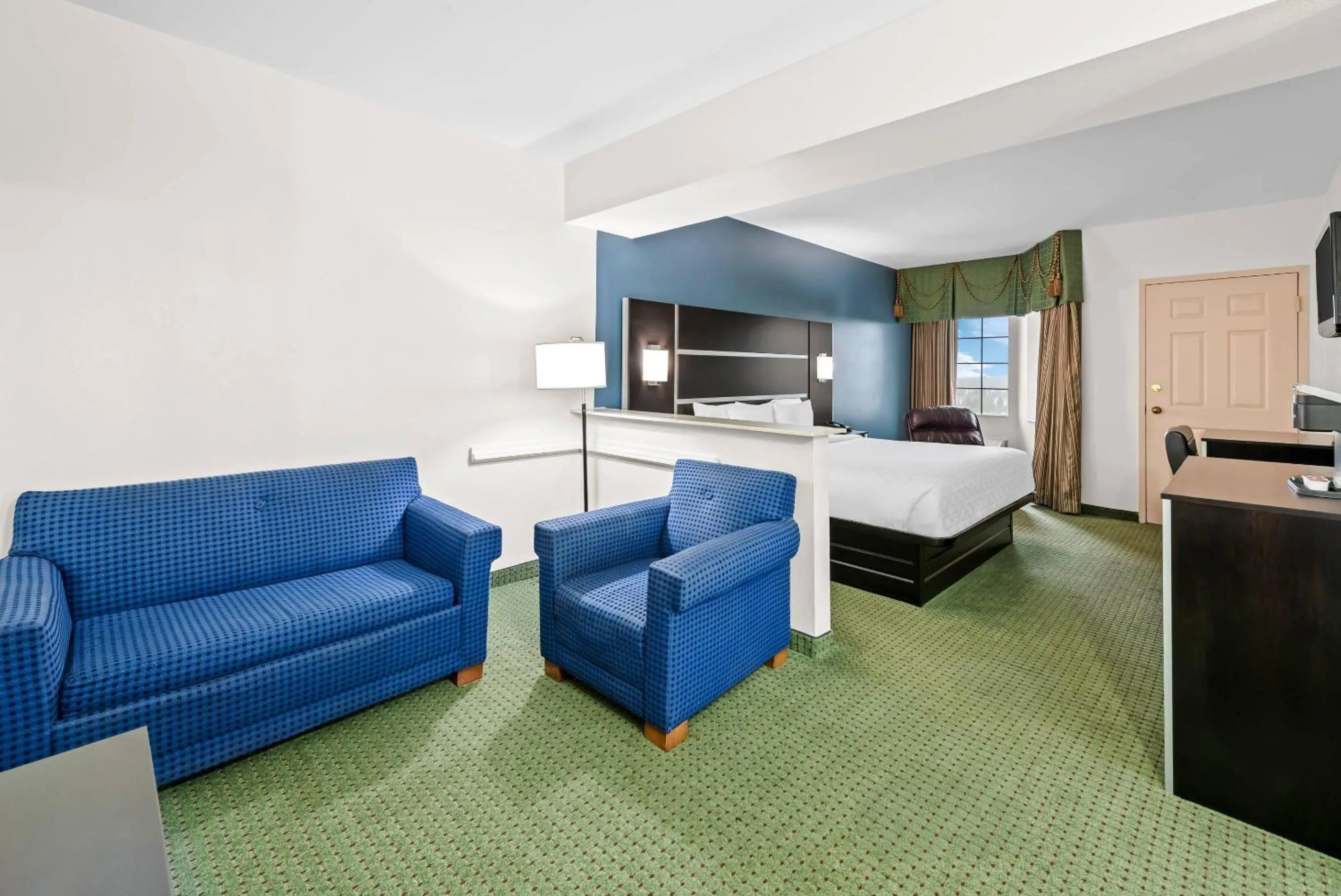 Bedroom, Bed in Clarion Inn Branson