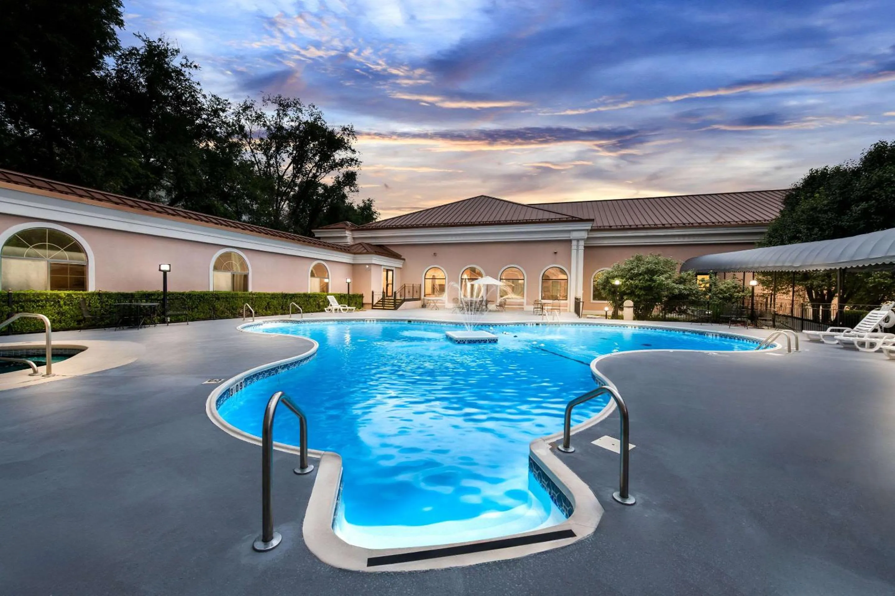 Property building in Clarion Inn Branson