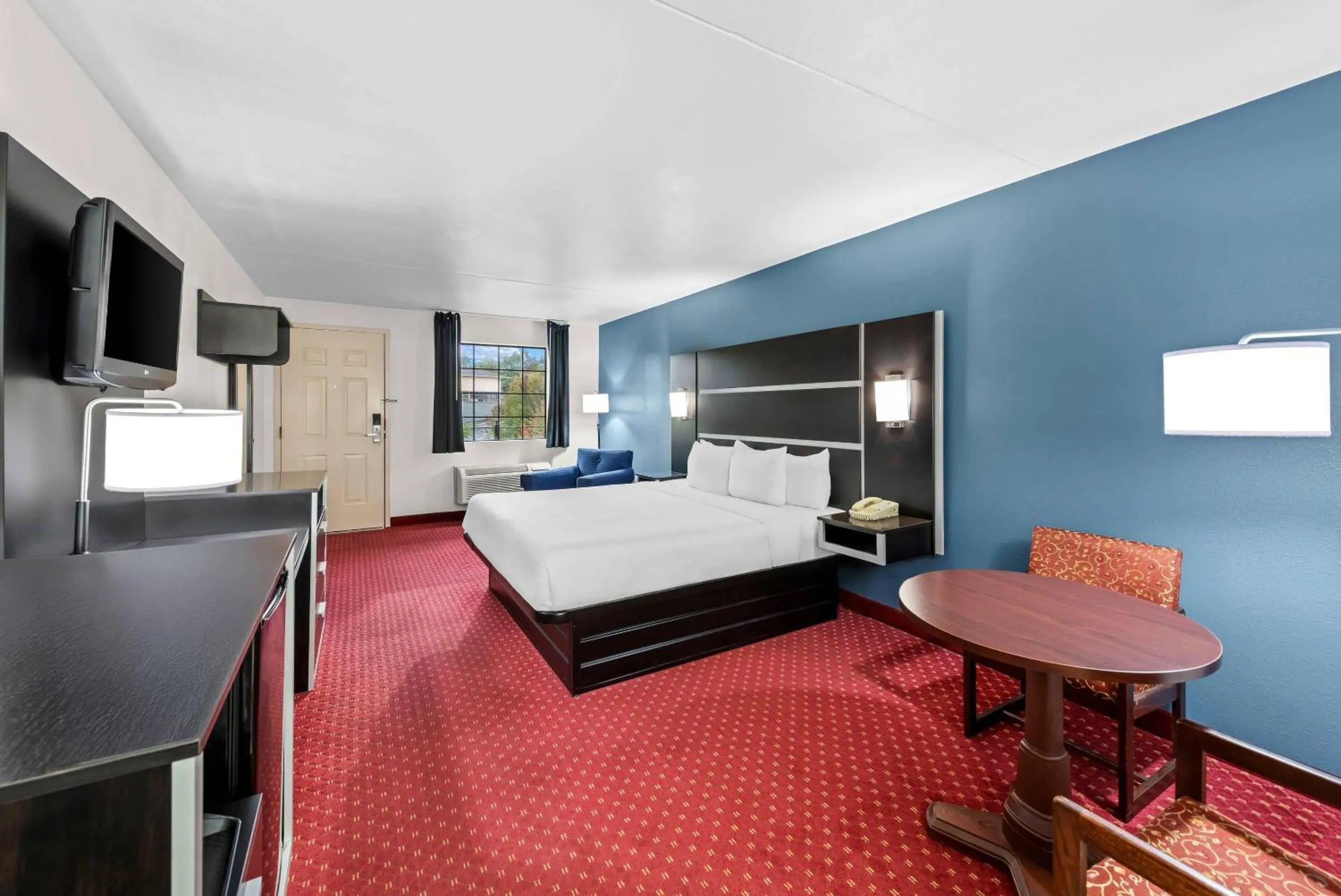 Bedroom, Bed in Clarion Inn Branson