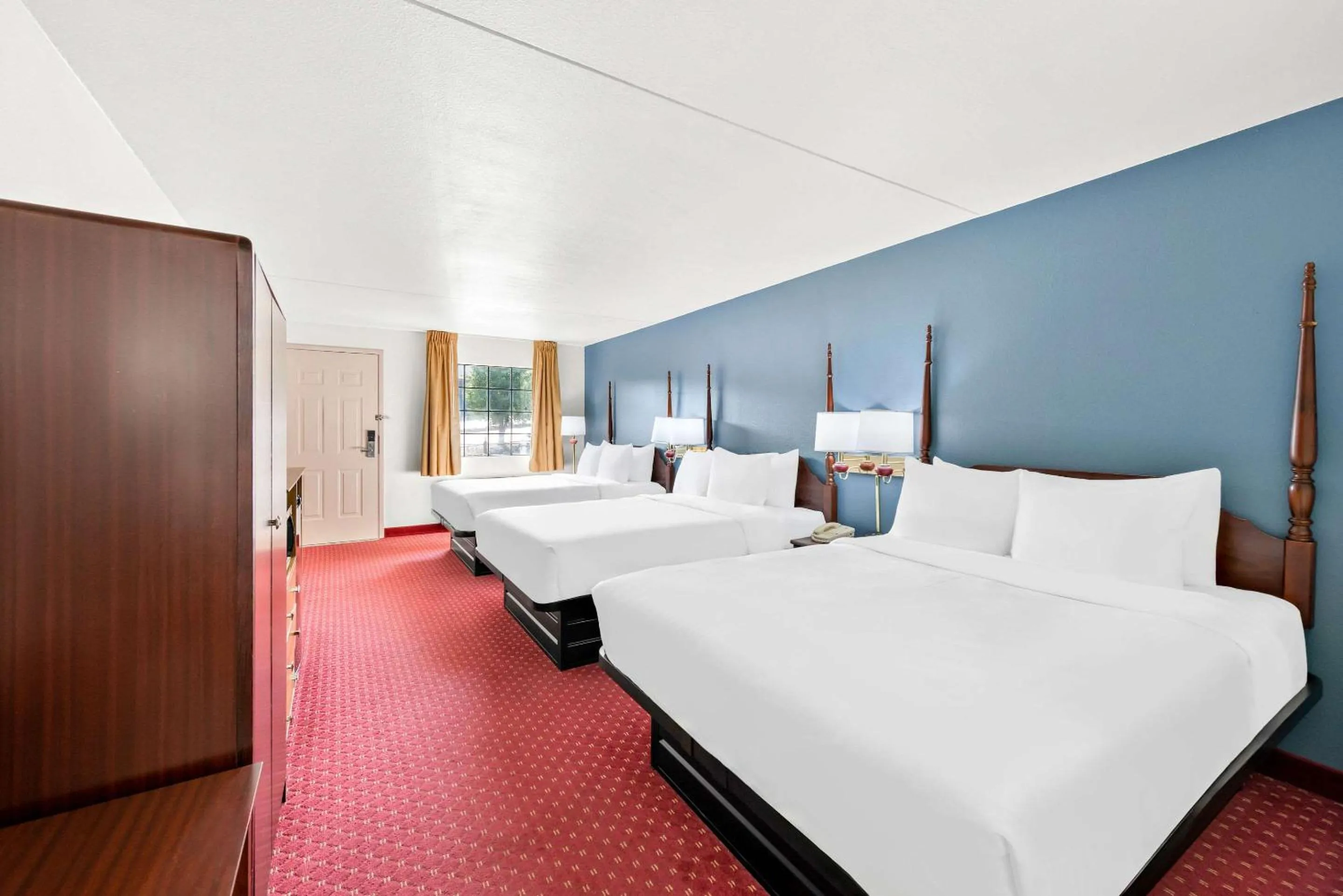 Bedroom, Bed in Clarion Inn Branson