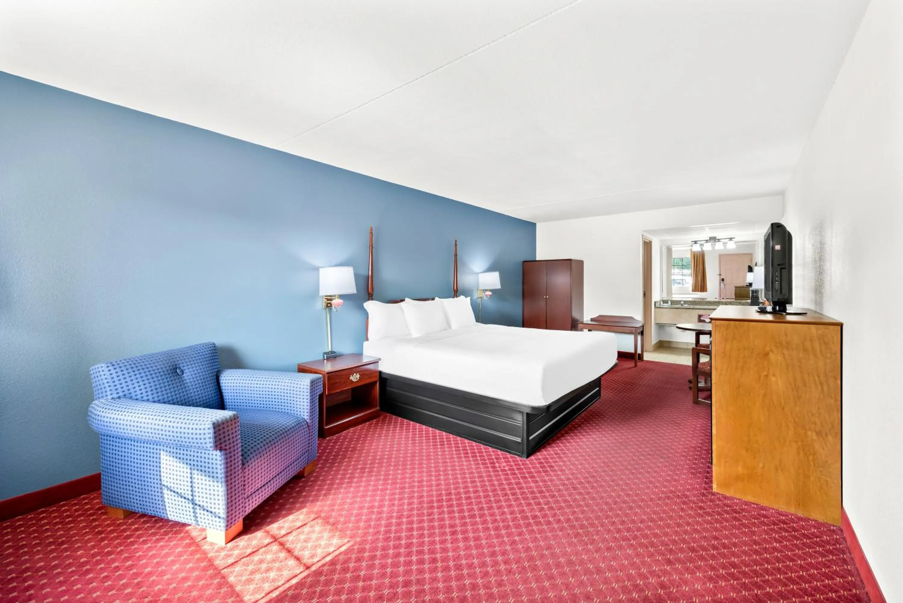 Bed in Clarion Inn Branson