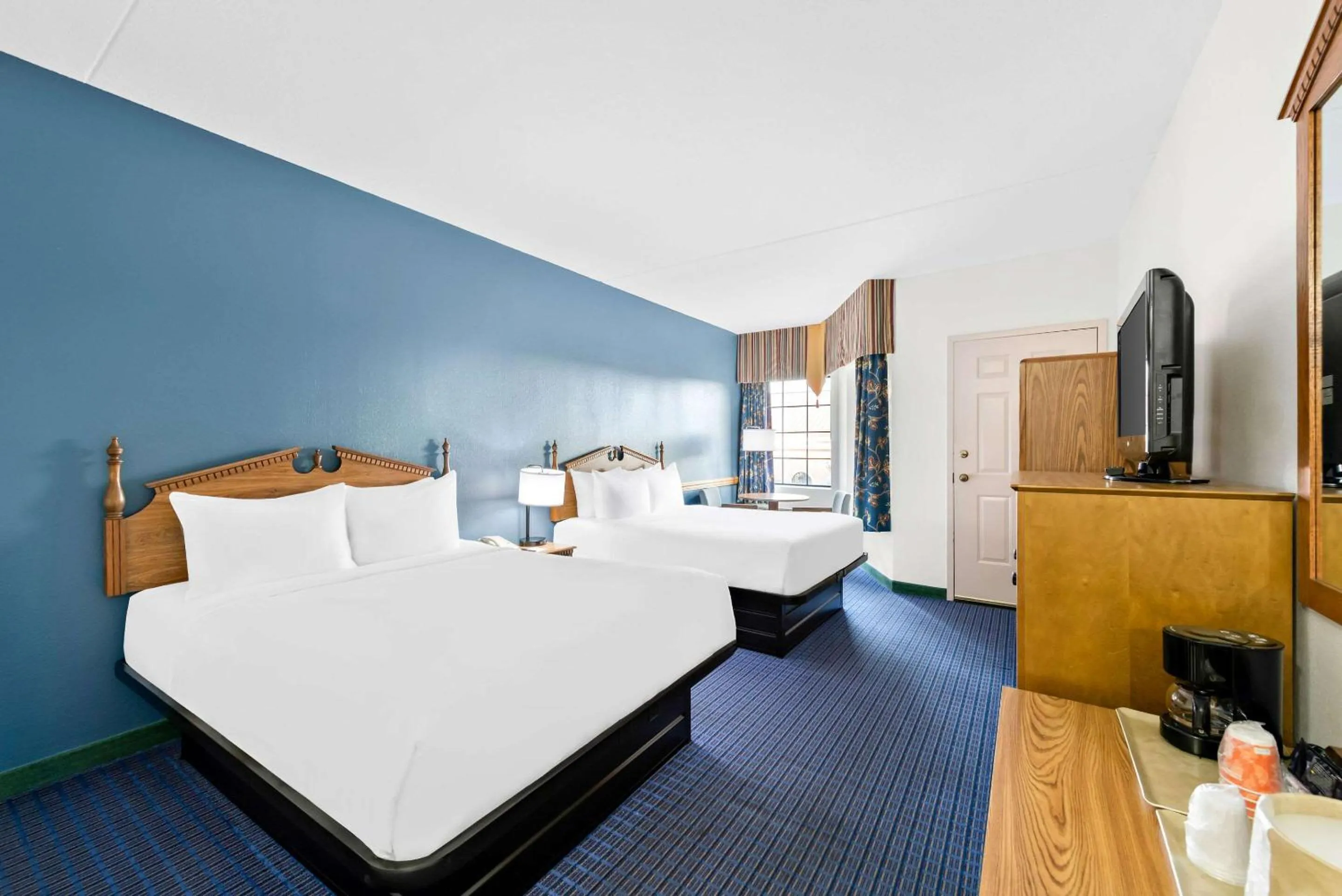 Bedroom, Bed in Clarion Inn Branson