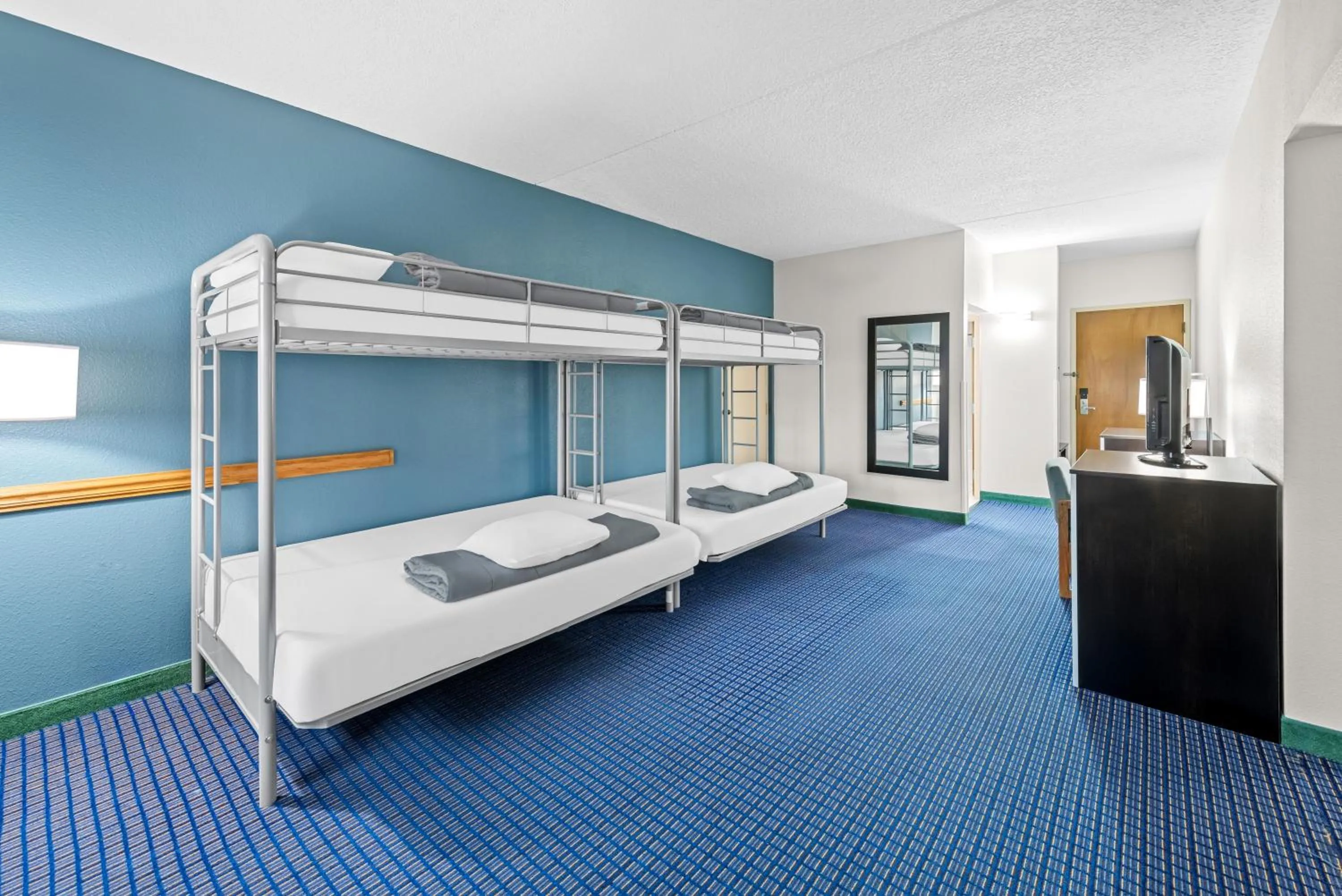 Bedroom, Bed in Clarion Inn Branson