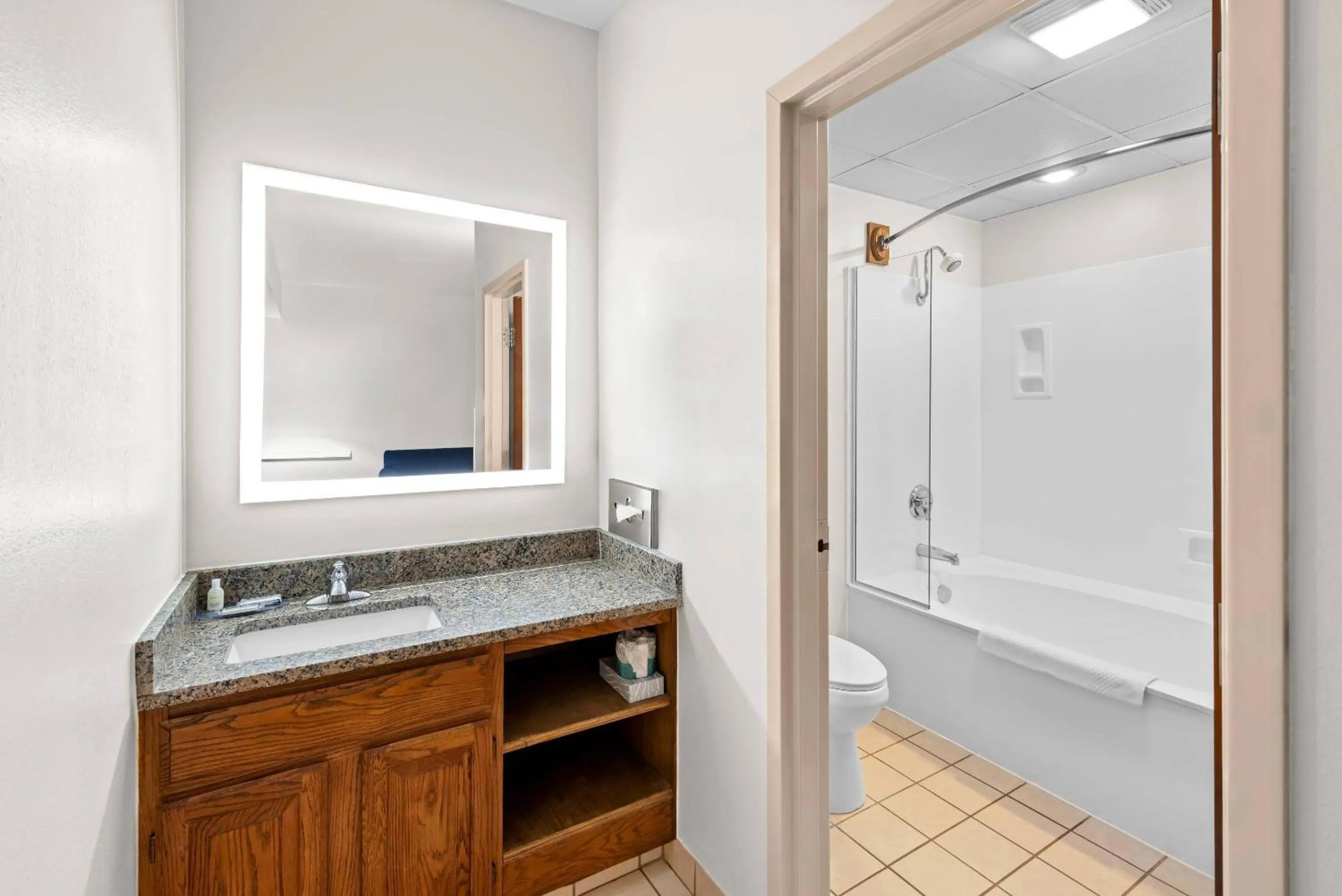 Bedroom in Clarion Inn Branson