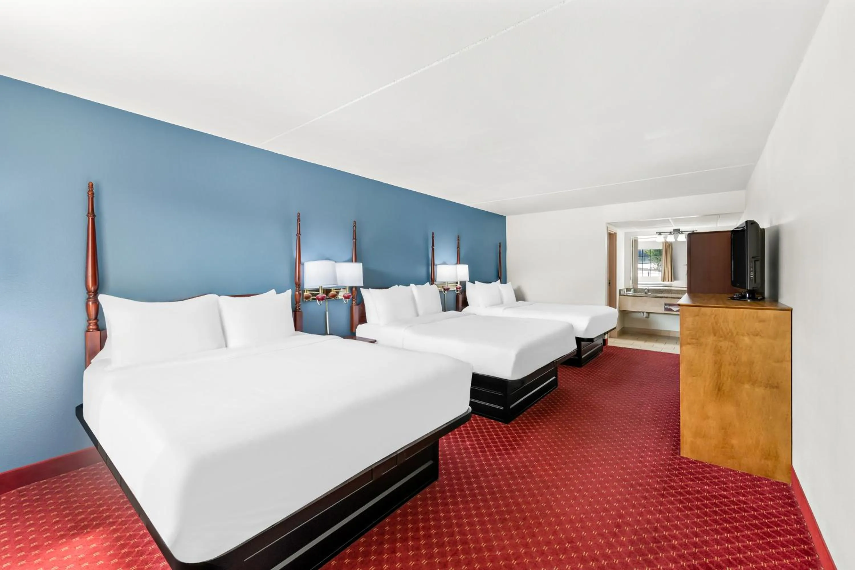 Bed in Clarion Inn Branson