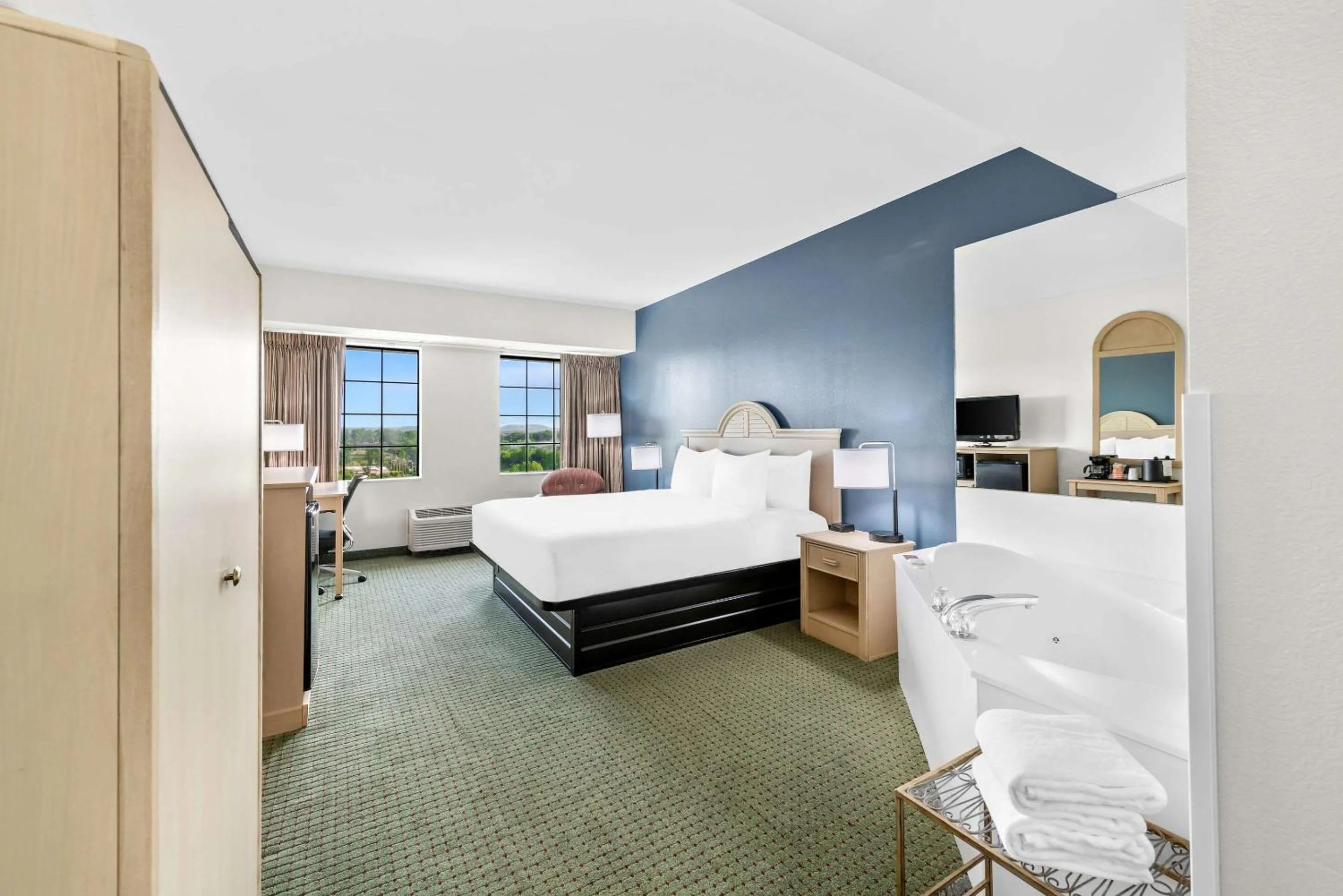 Bedroom, Bed in Clarion Inn Branson