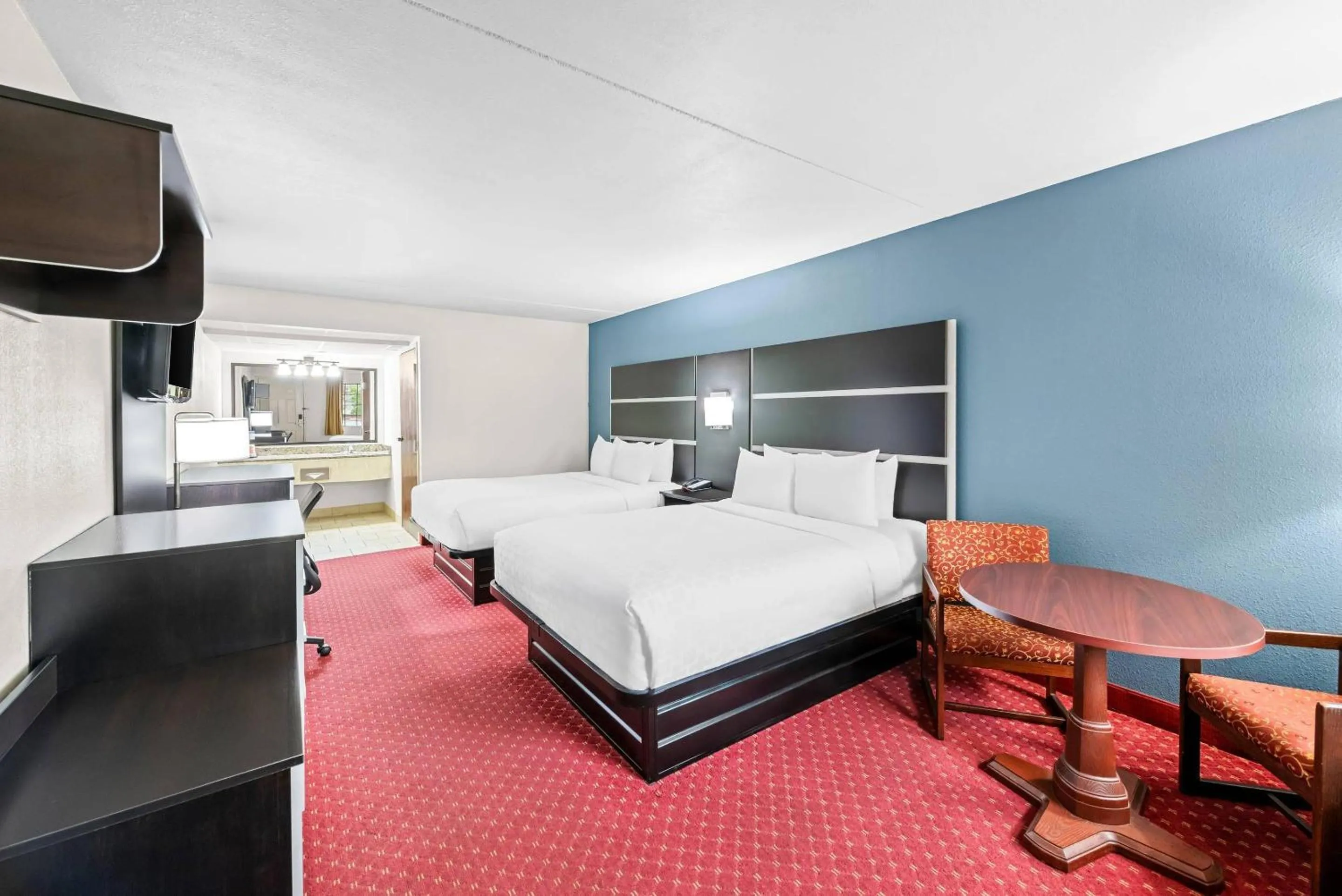 Bedroom, Bed in Clarion Inn Branson