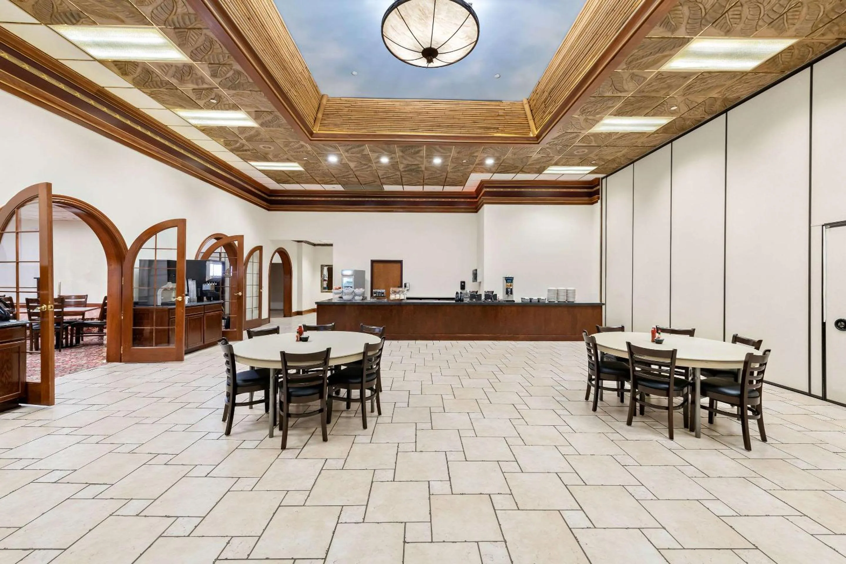 Breakfast in Clarion Inn Branson