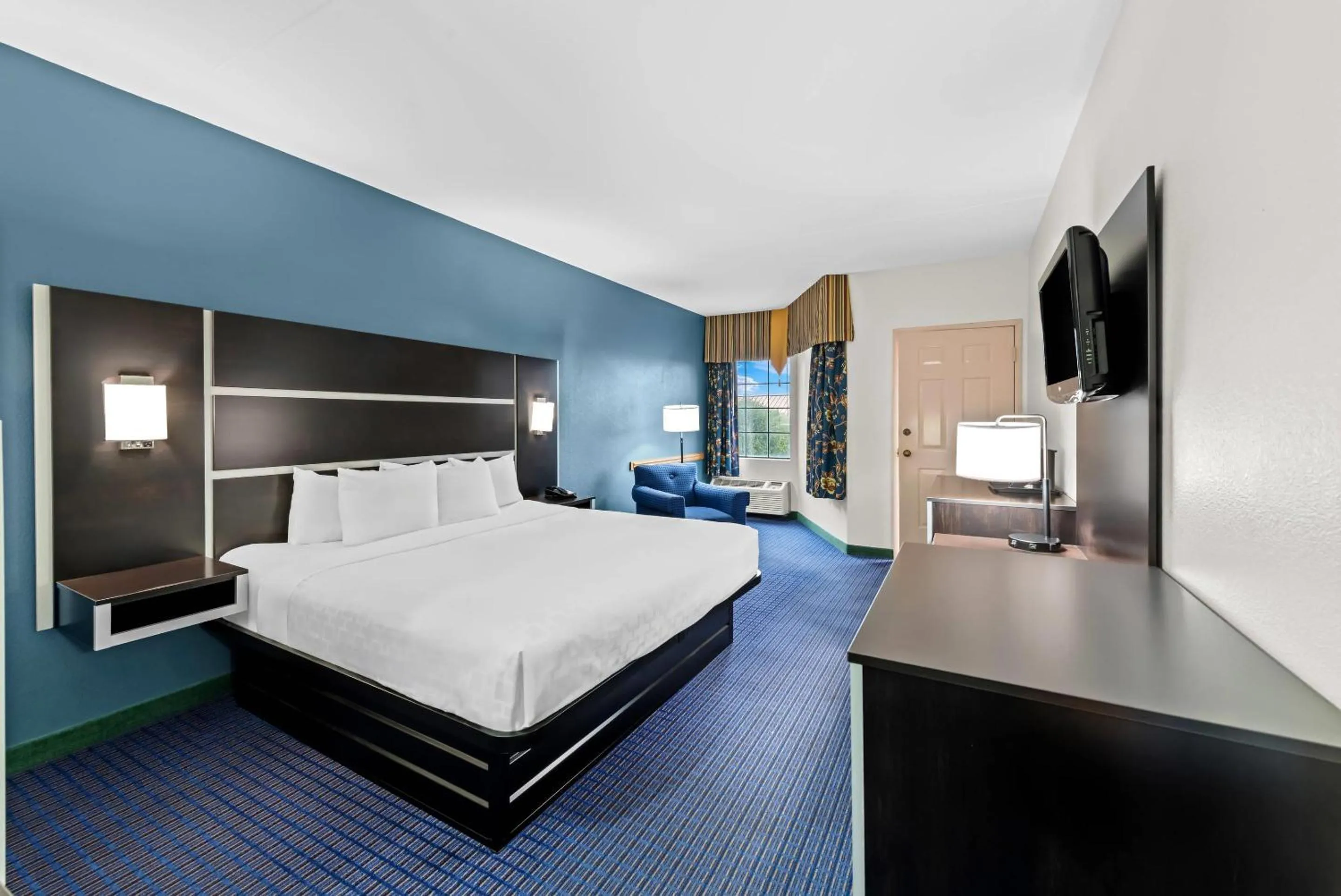 Bedroom, Bed in Clarion Inn Branson