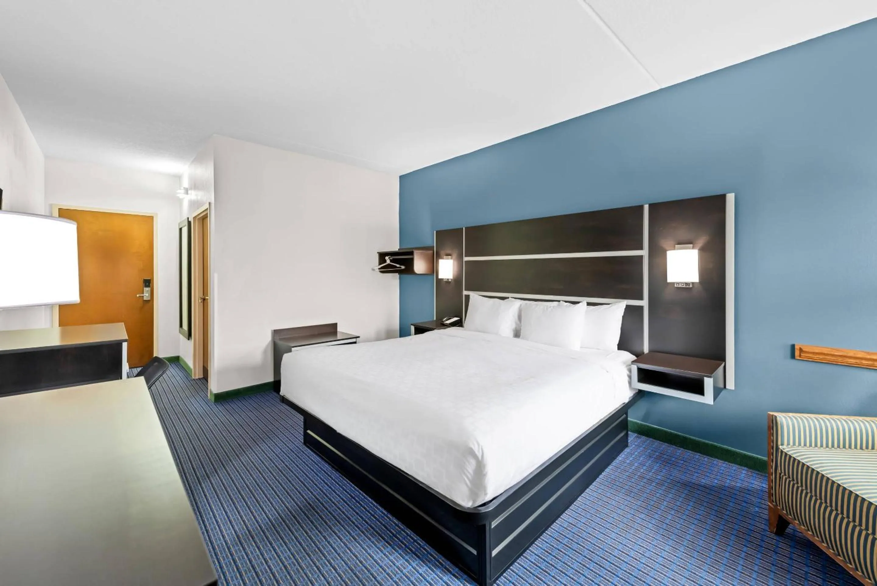 Bedroom, Bed in Clarion Inn Branson