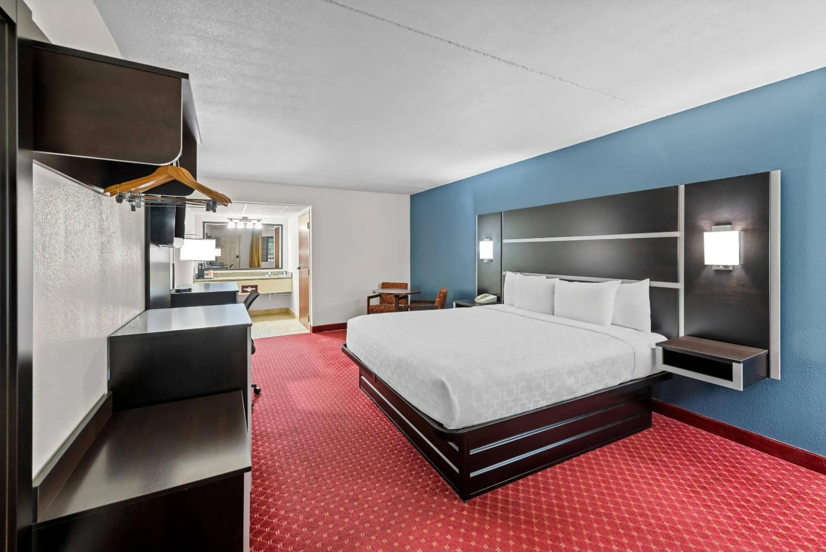 Bedroom, Bed in Clarion Inn Branson