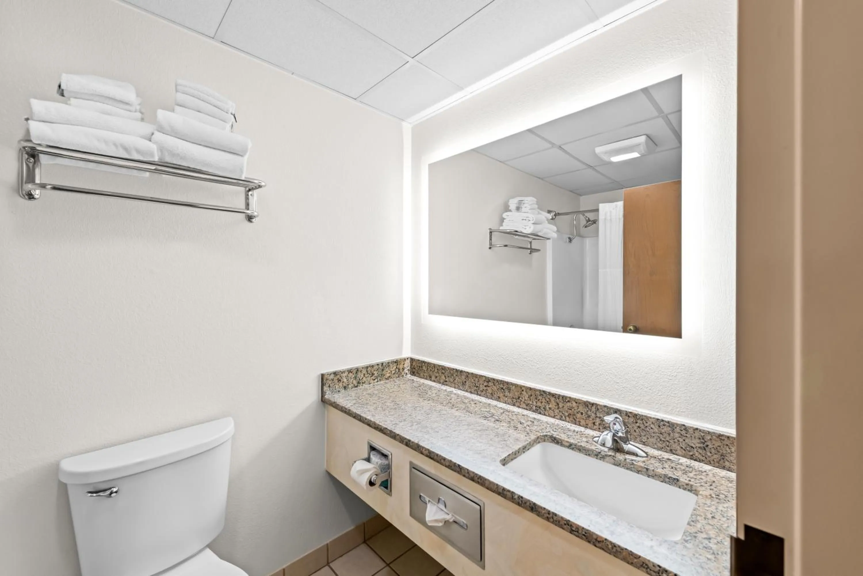 Bathroom in Clarion Inn Branson