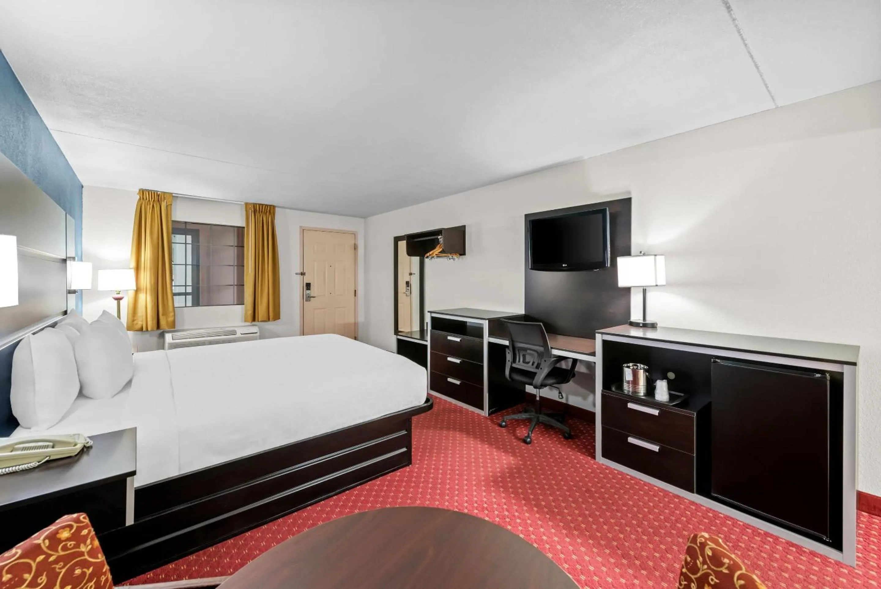 Bedroom, Bed in Clarion Inn Branson