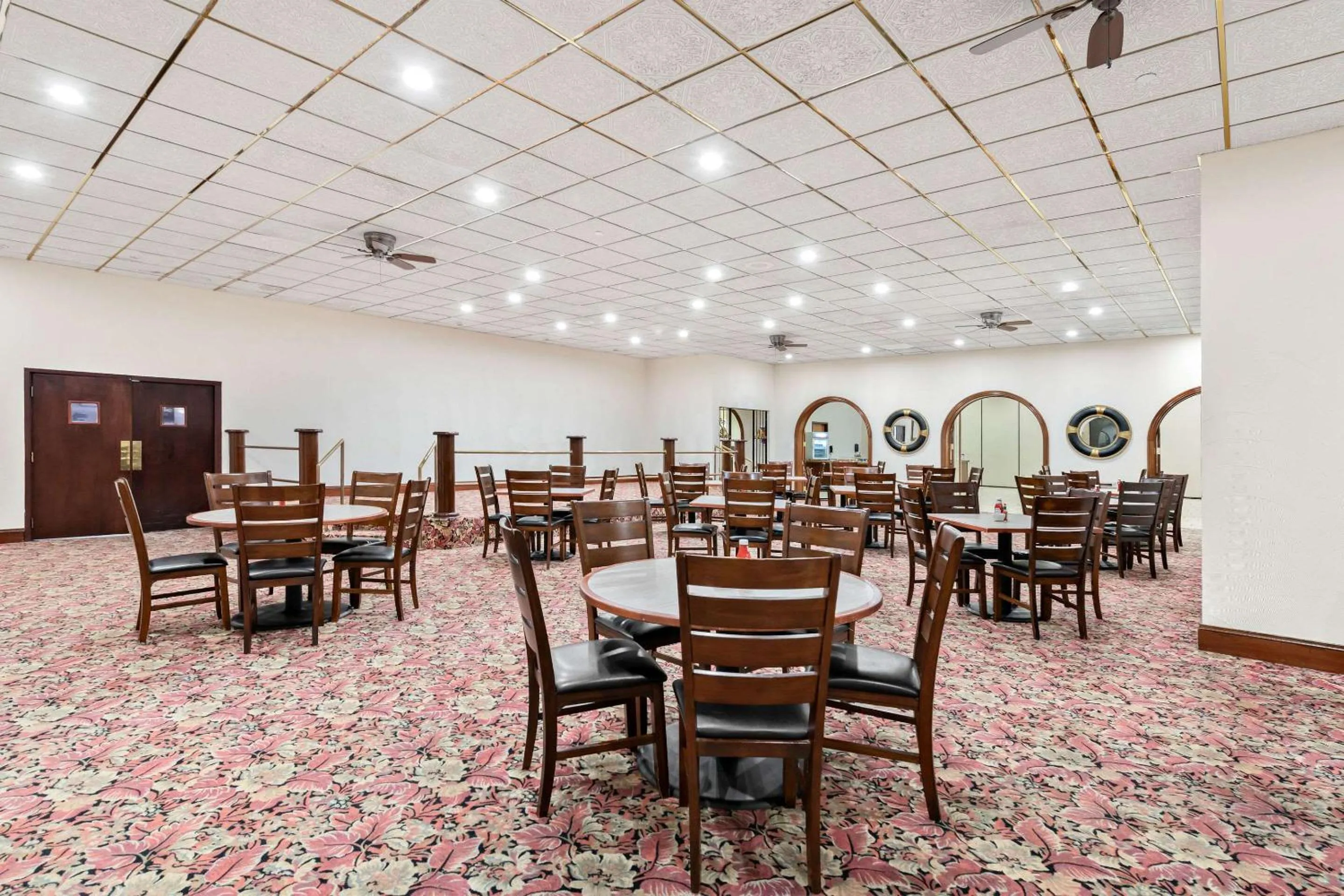 Breakfast in Clarion Inn Branson